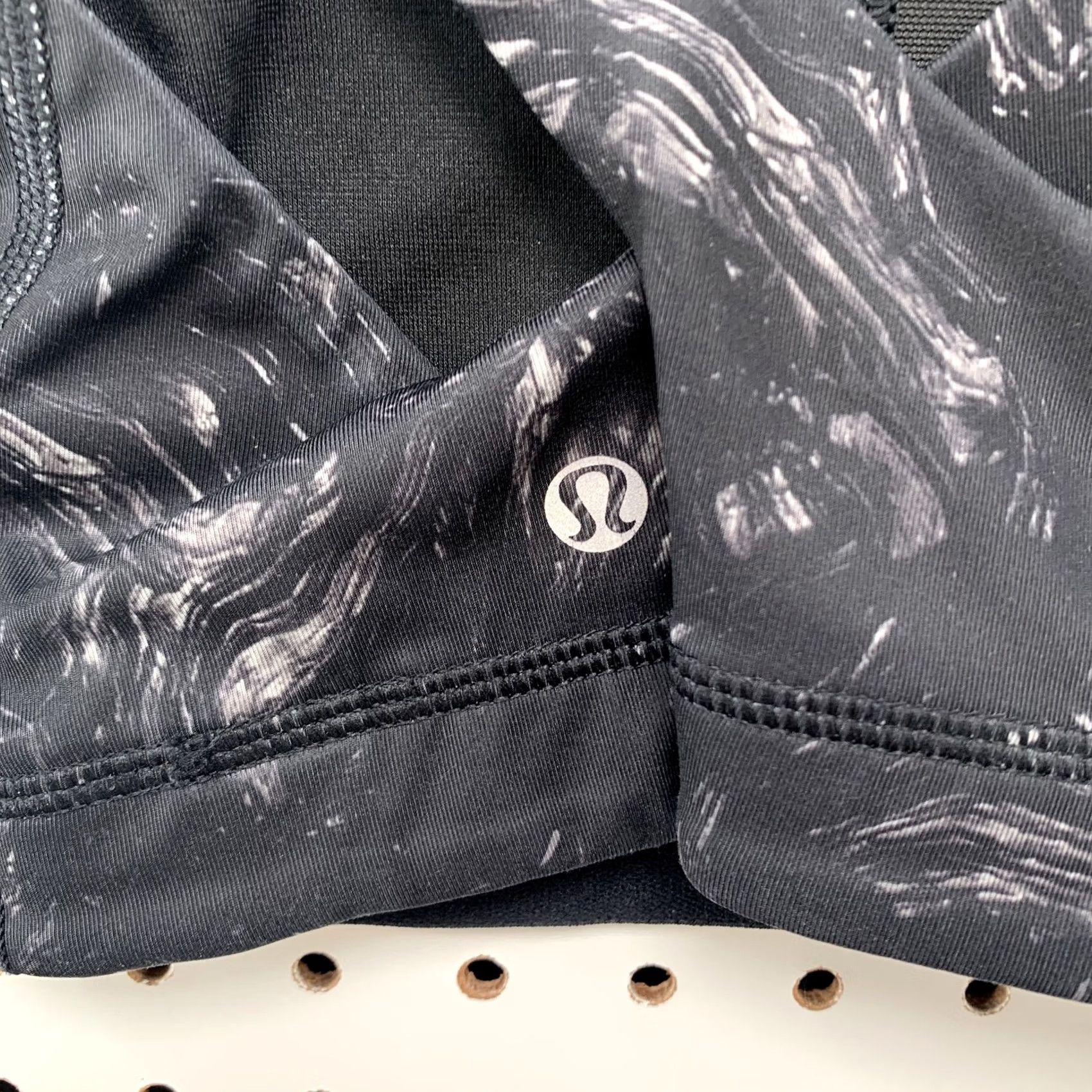 Lululemon Lululemon Yoga Tank Top Womens Size 8 Black Swirls Active Running Work Out Size M / US 6-8 / IT 42-44 - 7 Thumbnail