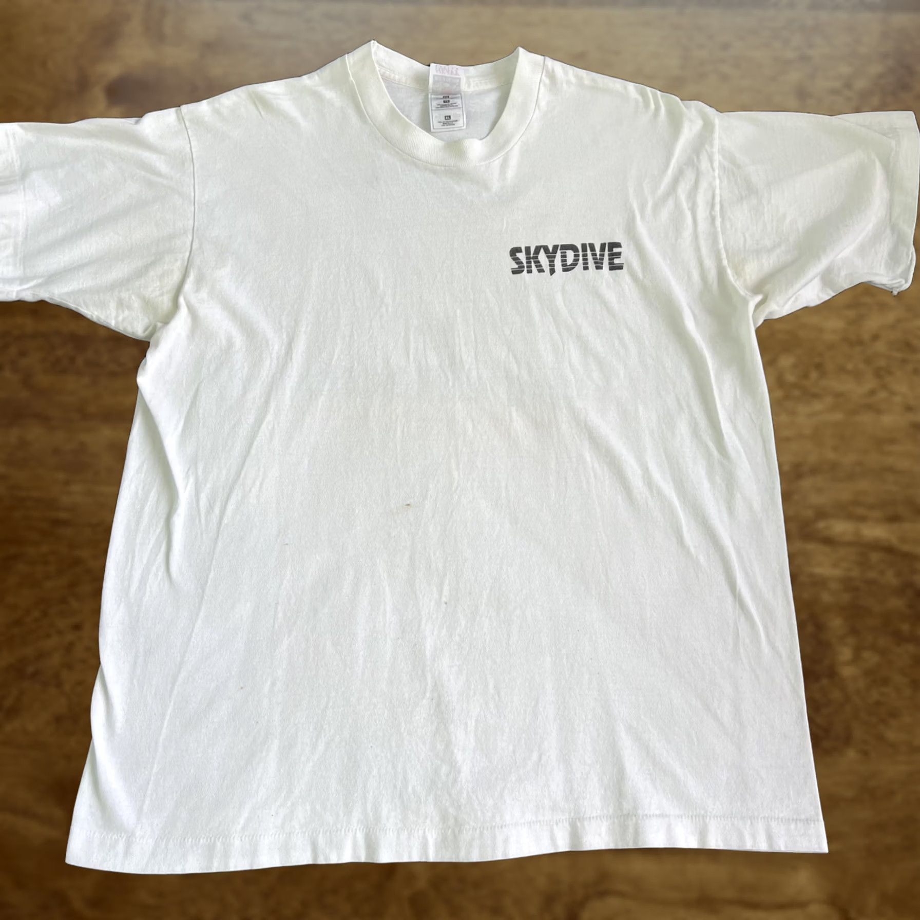 Fruit Of The Loom VINTAGE Skydive Shirt Mens XL White Parachute Graphic Fruit Loom 80s 90s Size US XL / EU 56 / 4 - 1 Thumbnail