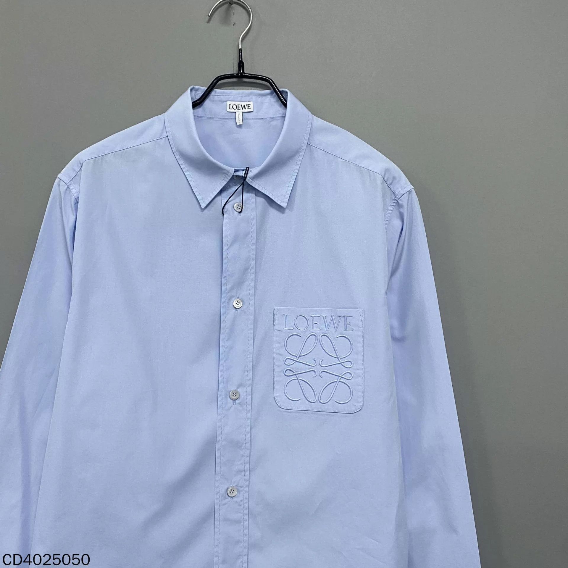 Loewe LOEWE ss26 light blue logo long sleeve shirt 38 Size US S / EU 44-46 / 1 - 2 Thumbnail