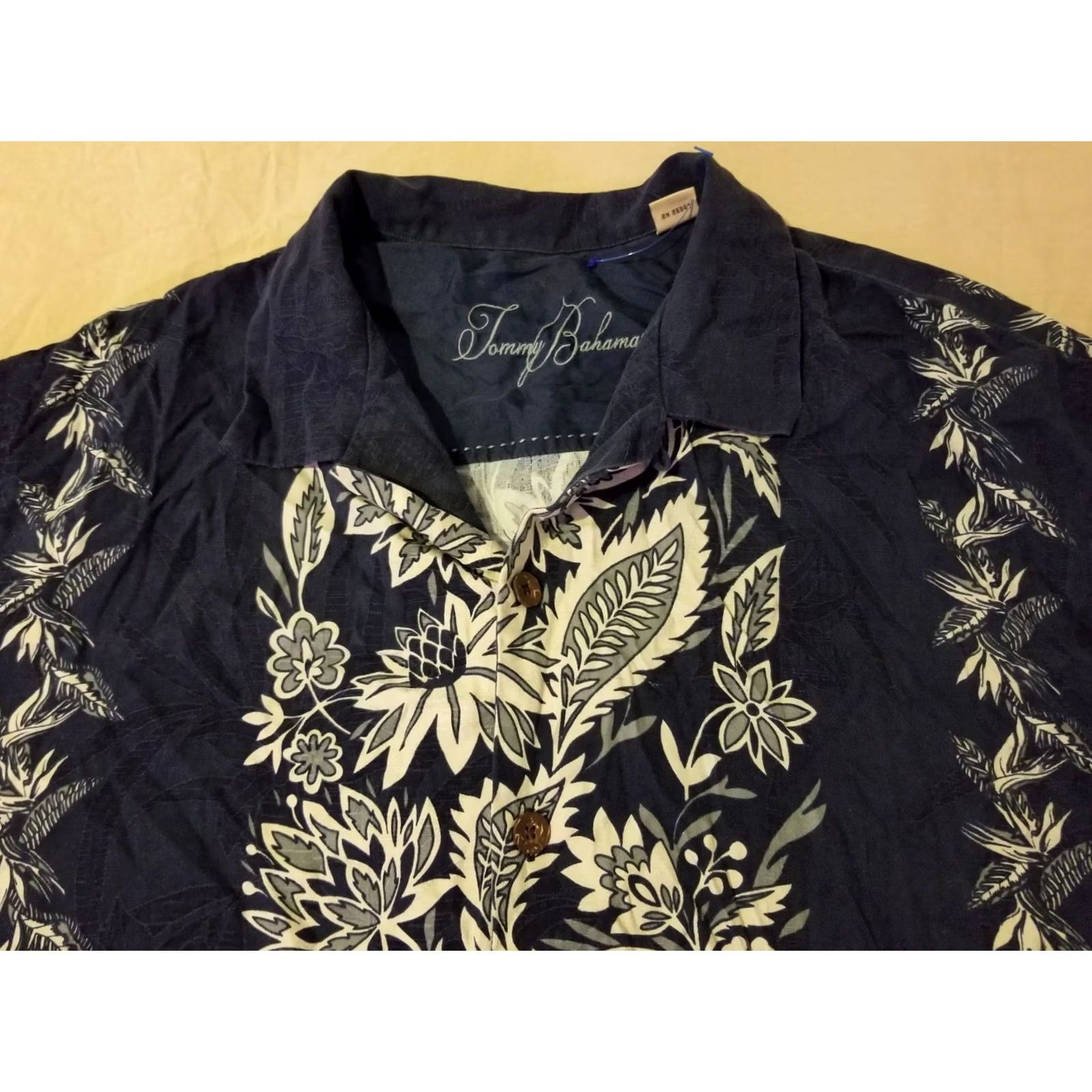 Tommy Bahama Tommy Bahama Shirt Mens L Large Navy Blue Silk Button Short Sleeve Floral Casual Travel Summer Spring Fall Size US L / EU 52-54 / 3 - 2 Thumbnail