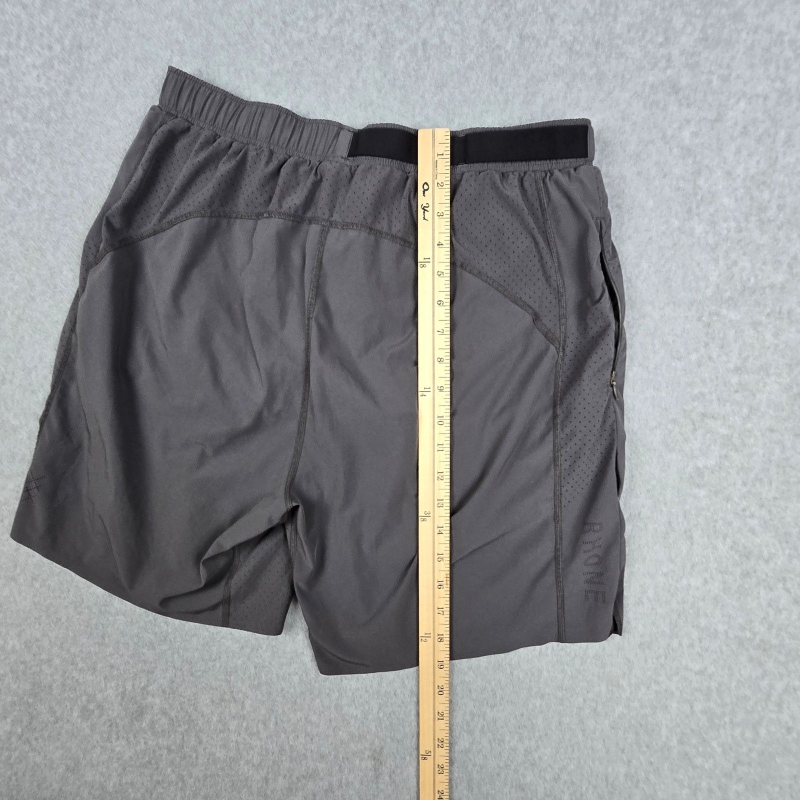 Rhone Rhone Medium Gray Athletic Shorts Lined Drawstring Pockets Size US 32 / EU 48 - 9 Thumbnail