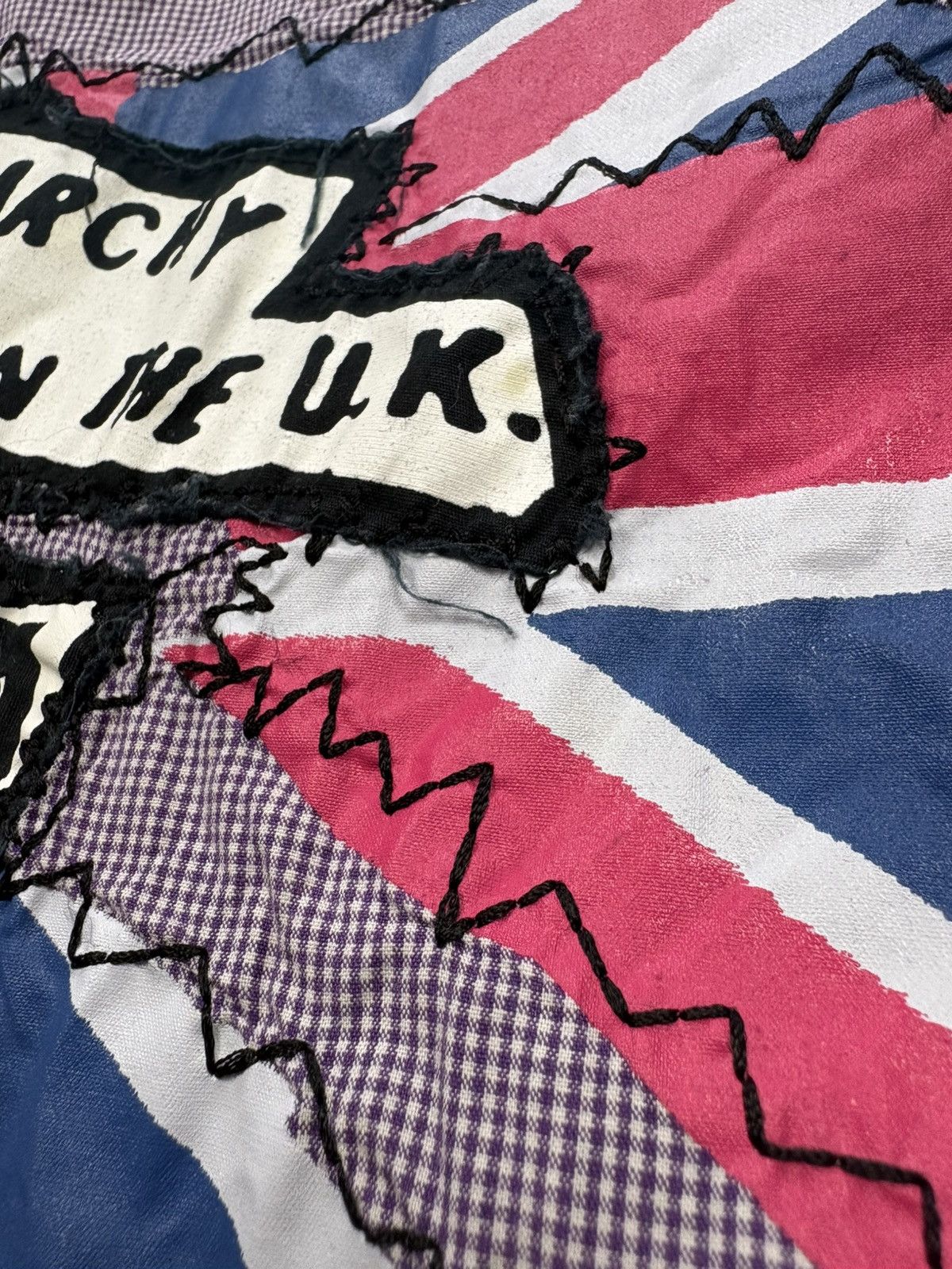 Band Tees 2004 Sex Pistols Dragonfly Anarchy In The UK Shirt Made USA Size US L / EU 52-54 / 3 - 20 Thumbnail
