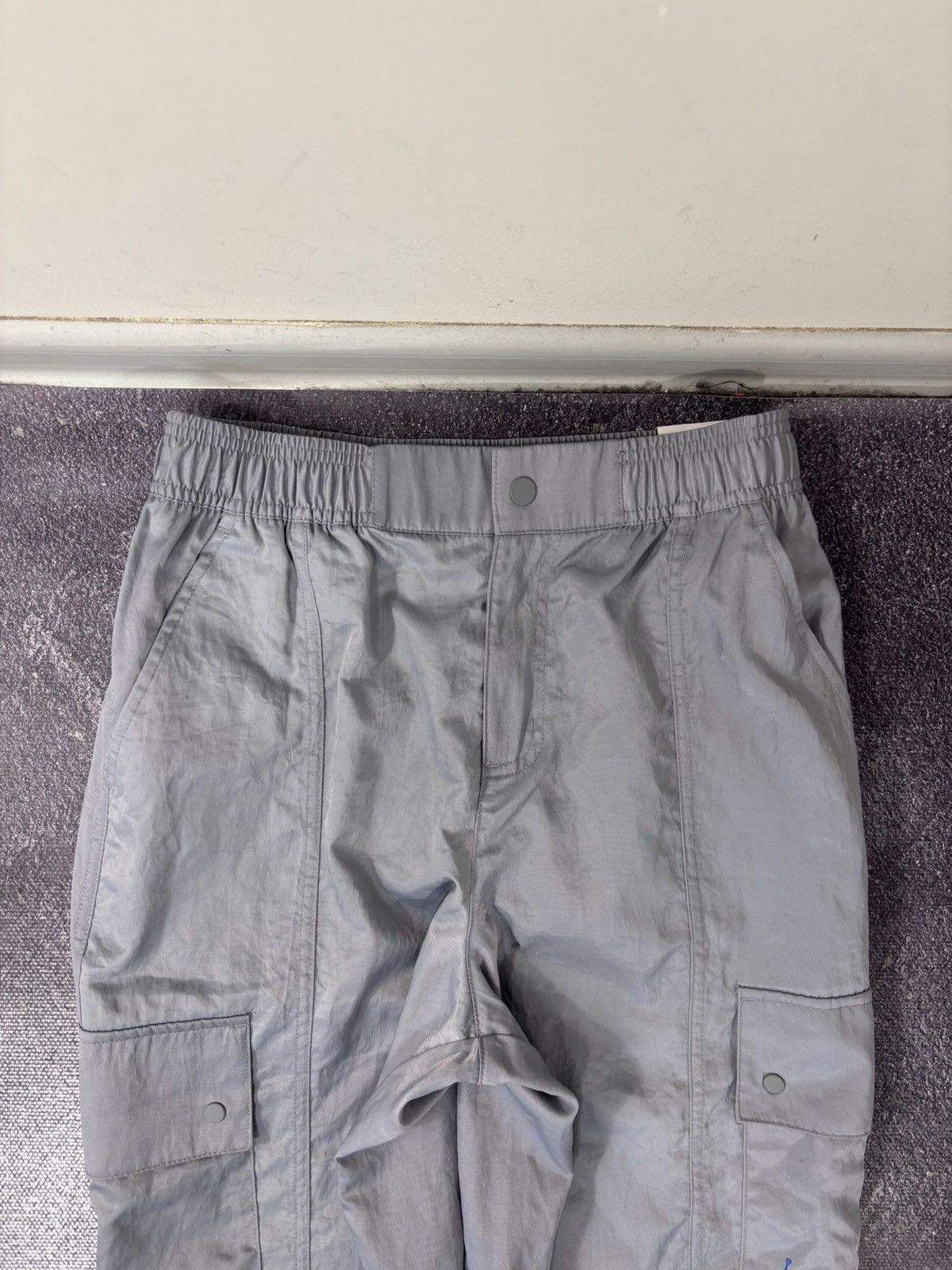 Jordan Brand Nike Air Jordan NWT Women’s Grey Nylon Utility Cargo Pants Size 30" / US 8 / IT 44 - 9 Thumbnail