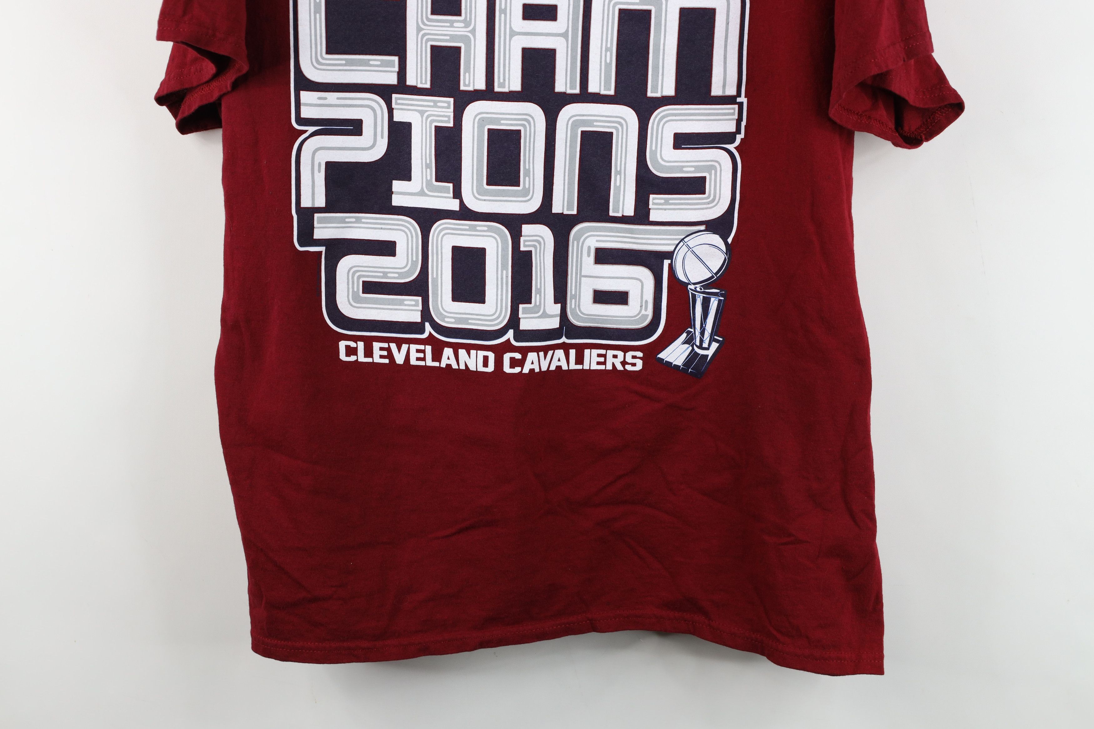 Vintage Vintage Y2K Cleveland Cavaliers Basketball T-Shirt Red Size US XL / EU 56 / 4 - 3 Thumbnail