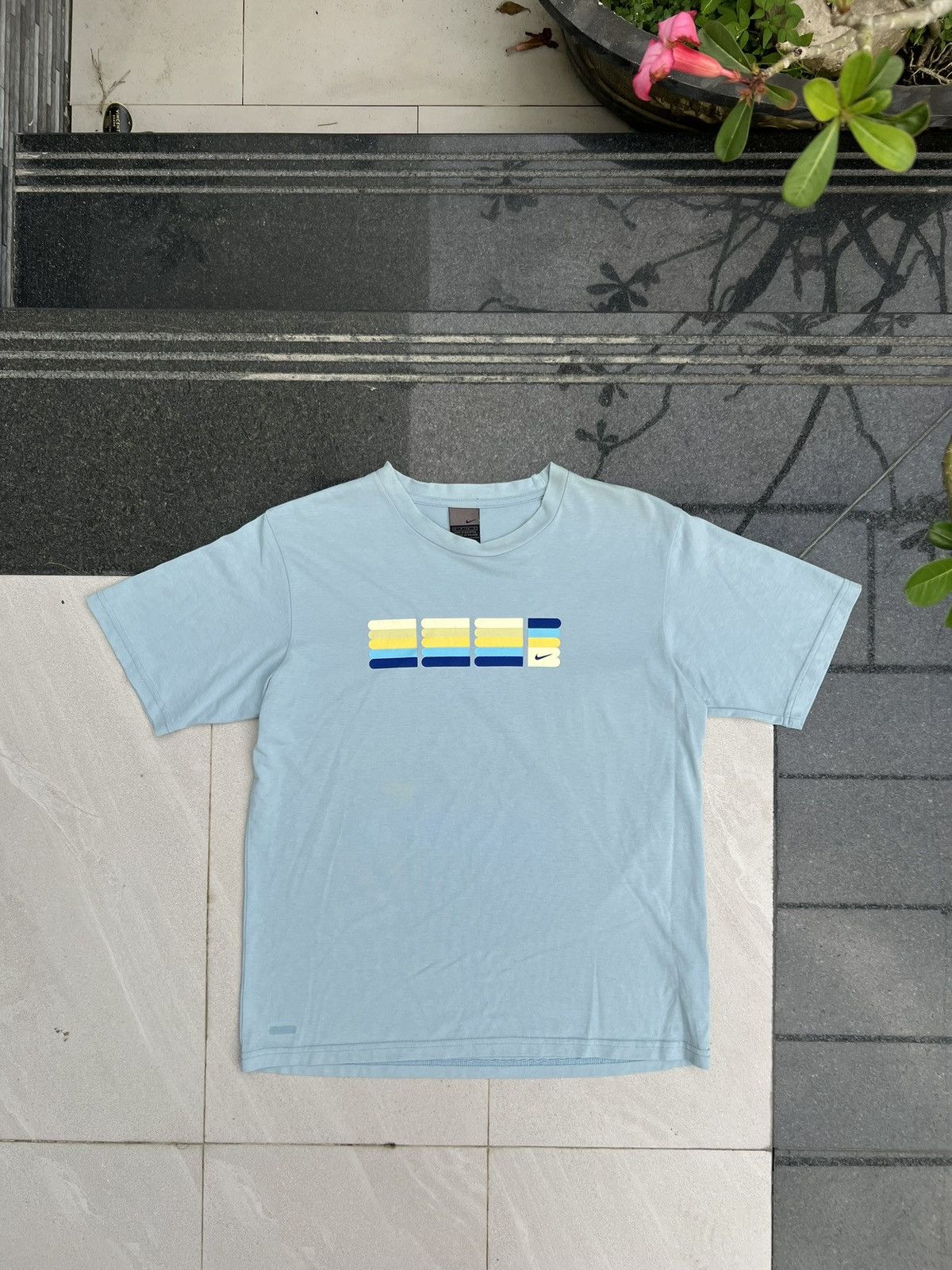 Nike 90s Nike Swoosh Vintage Y2K Baby Blue Retro Tee T-Shirt Size US S / EU 44-46 / 1 - 1 Thumbnail