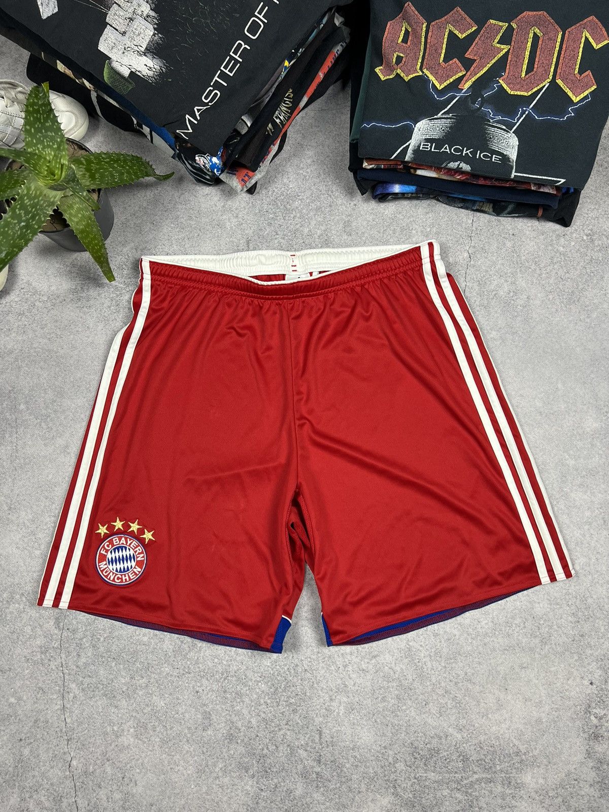 Vintage Vintage FC Bayern Munich Blockore Soccer Y2K Shorts Size US 34 / EU 50 - 1 Thumbnail