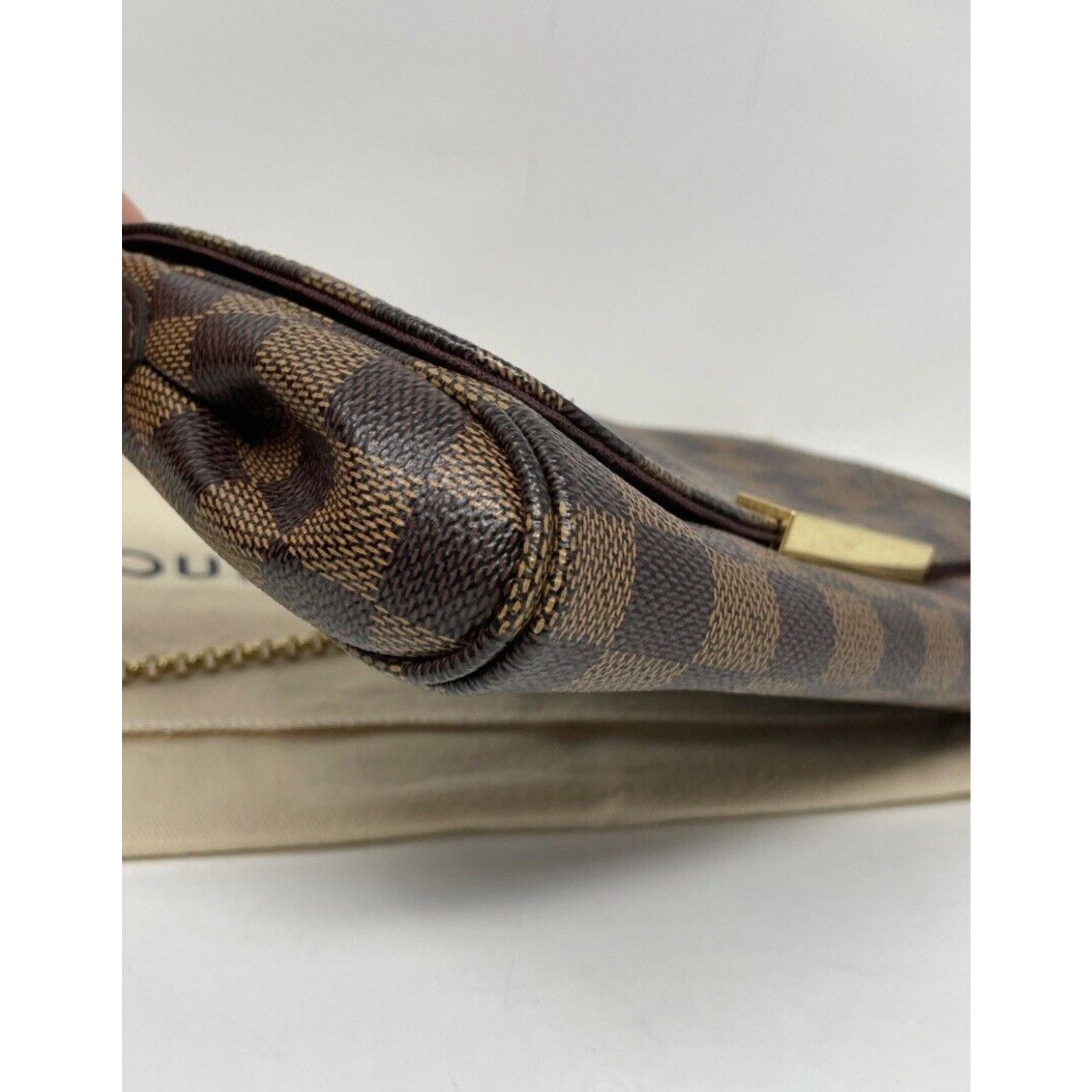 Louis Vuitton LOUIS VUITTON Favorite PM Damier Ebene Crossbody DISCONTINUE Size ONE SIZE - 7 Thumbnail