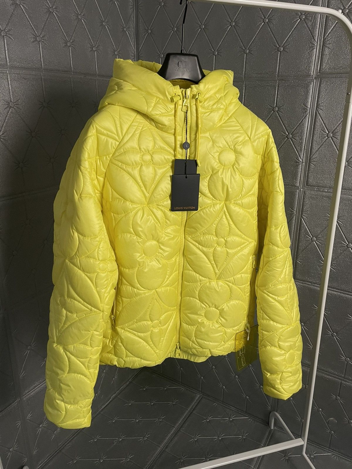 Louis Vuitton Louis Vuitton Virgil Abloh Flowers Puffer Jacket Size US M / EU 48-50 / 2 - 1 Thumbnail
