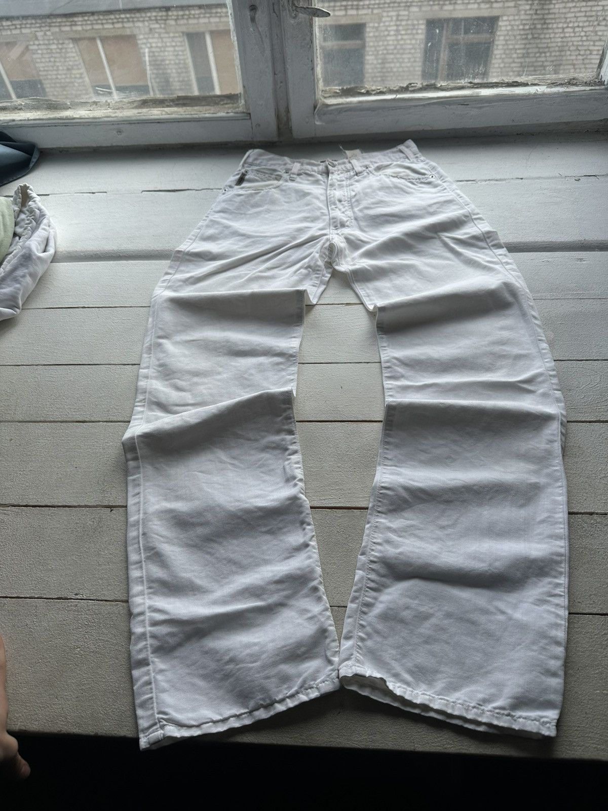 Giorgio Armani VNTG 🚨 BAGGY ARMANI JEANS LUXURY WHITE WITH LOGO PANTS Size US 31 - 1 Thumbnail