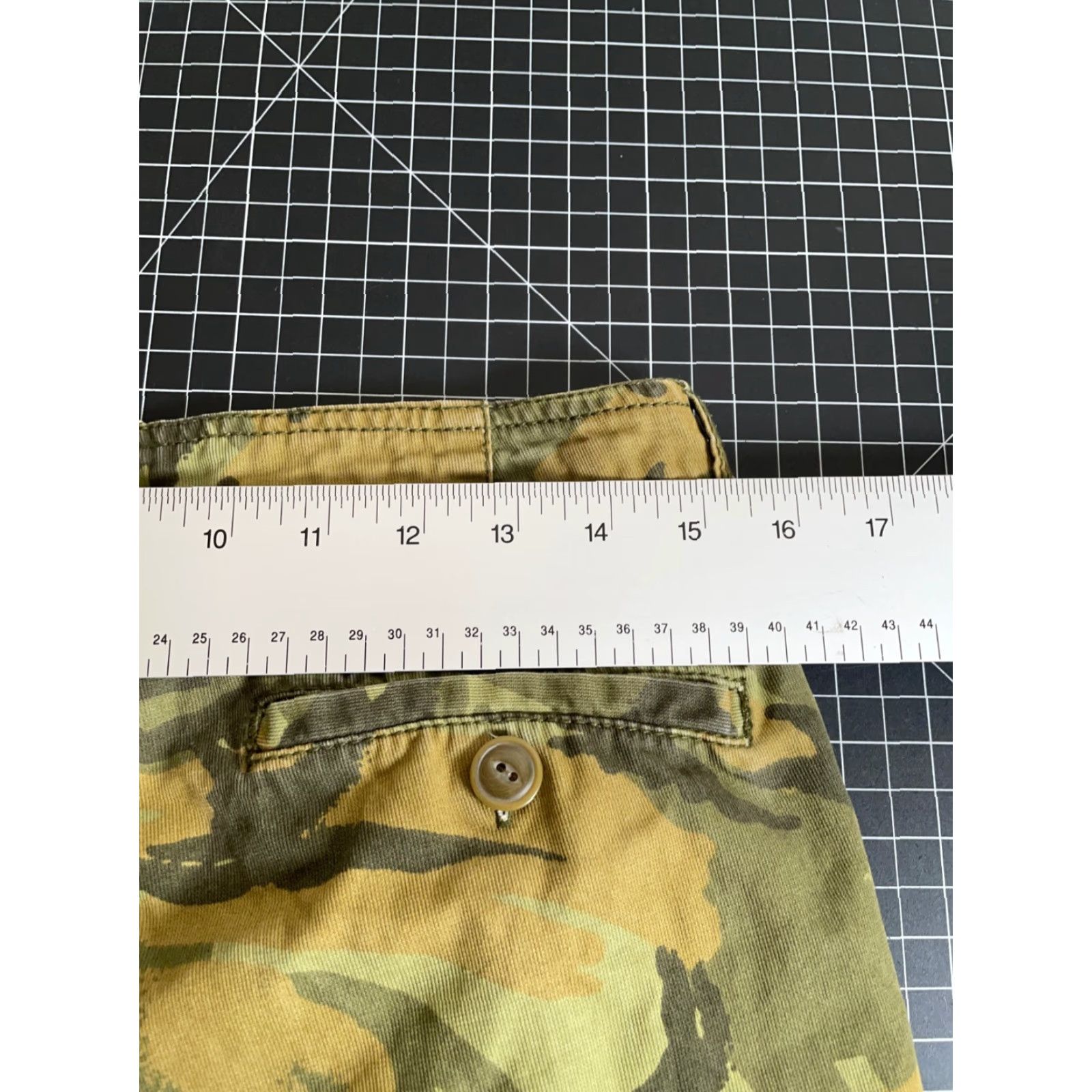 Vintage VINTAGE L.L. Bean Cargo Shorts Men's 30 x 9 Green Camo Cotton Slim Fit Casual Outdoor Size US 30 / EU 46 - 5 Thumbnail