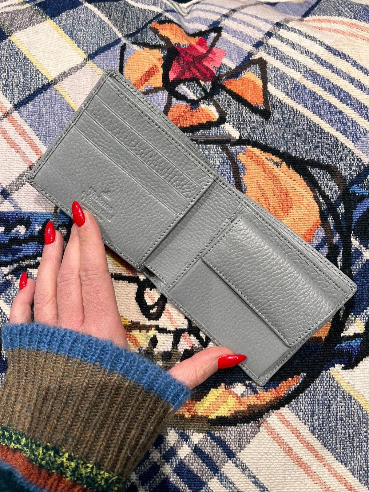 Vivienne Westwood o1f1d3z0525 Size: OS / Coin Pocket Man Wallet in Gray Size ONE SIZE - 2 Thumbnail