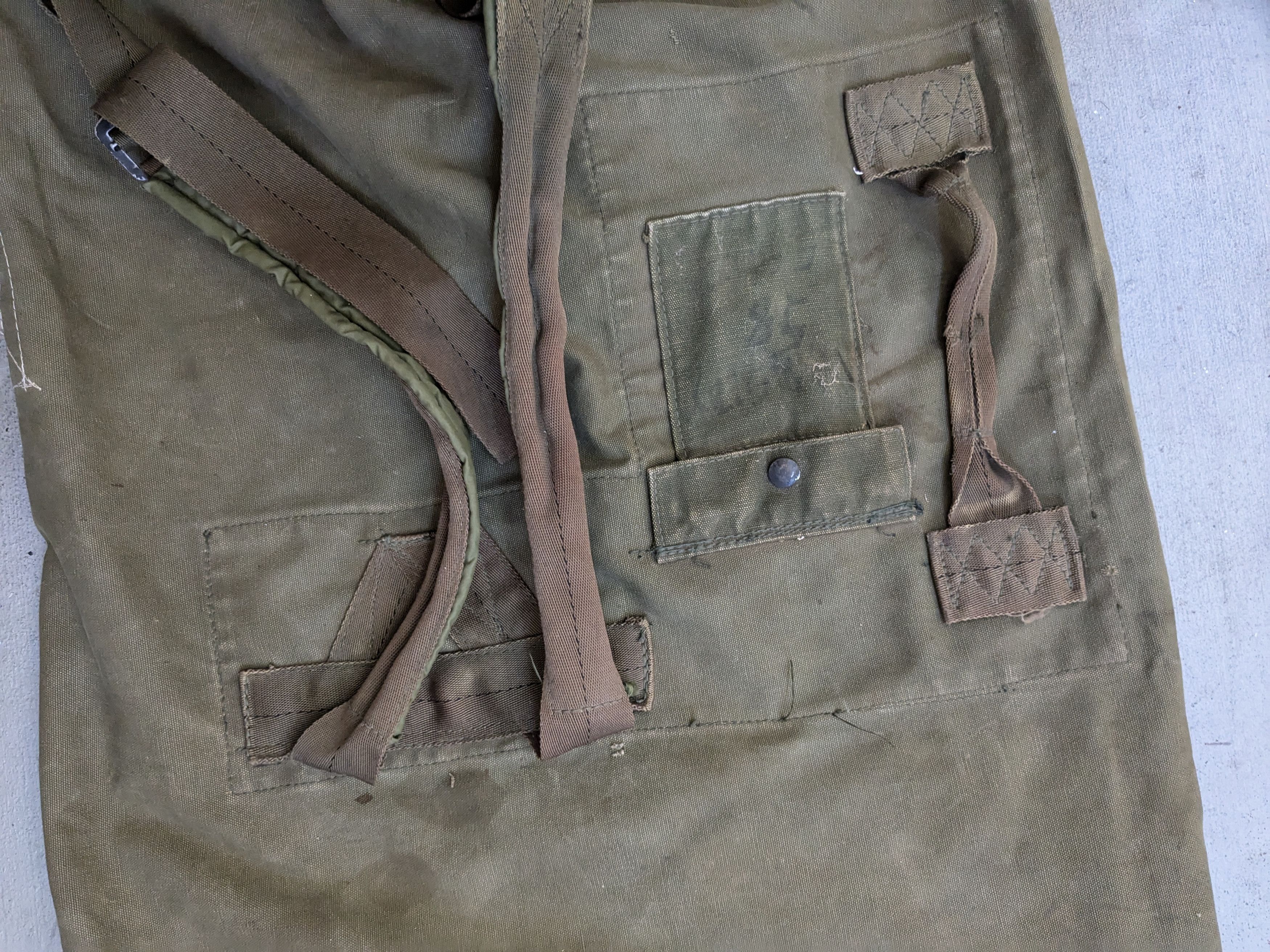Vintage Vintage Military Duffle Bag Backpack Olive Green Canvas Size ONE SIZE - 9 Thumbnail