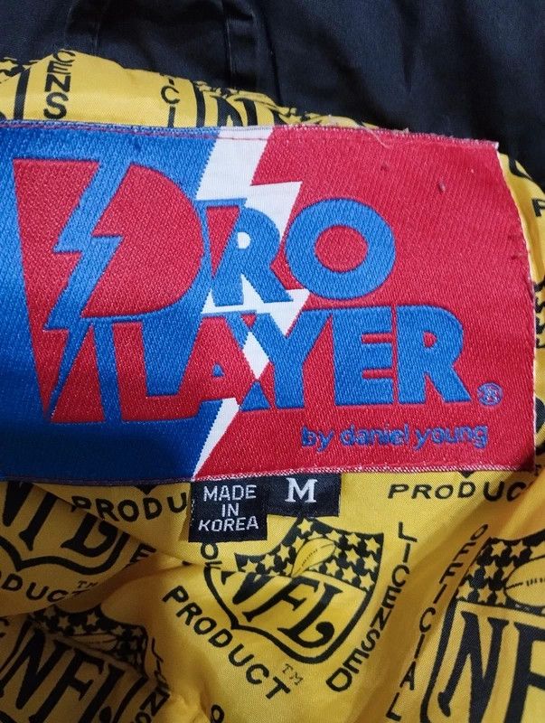 Pro Player Pro Player by Daniel Young Vintage 90s NFL San Diego M Size US M / EU 48-50 / 2 - 11 Thumbnail