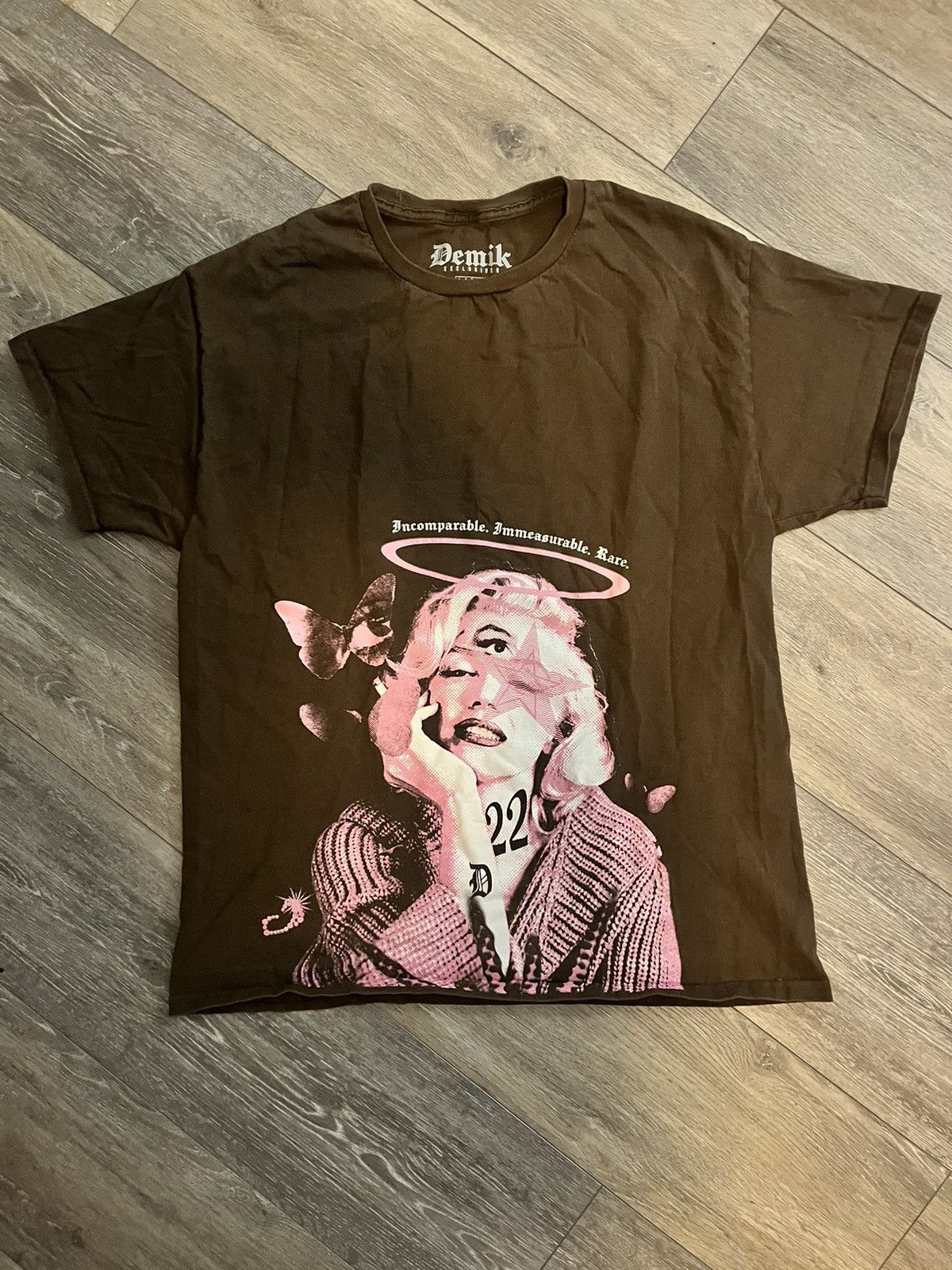 Japanese Brand Demik Retro Graphic Tee Size US L / EU 52-54 / 3 - 1 Thumbnail