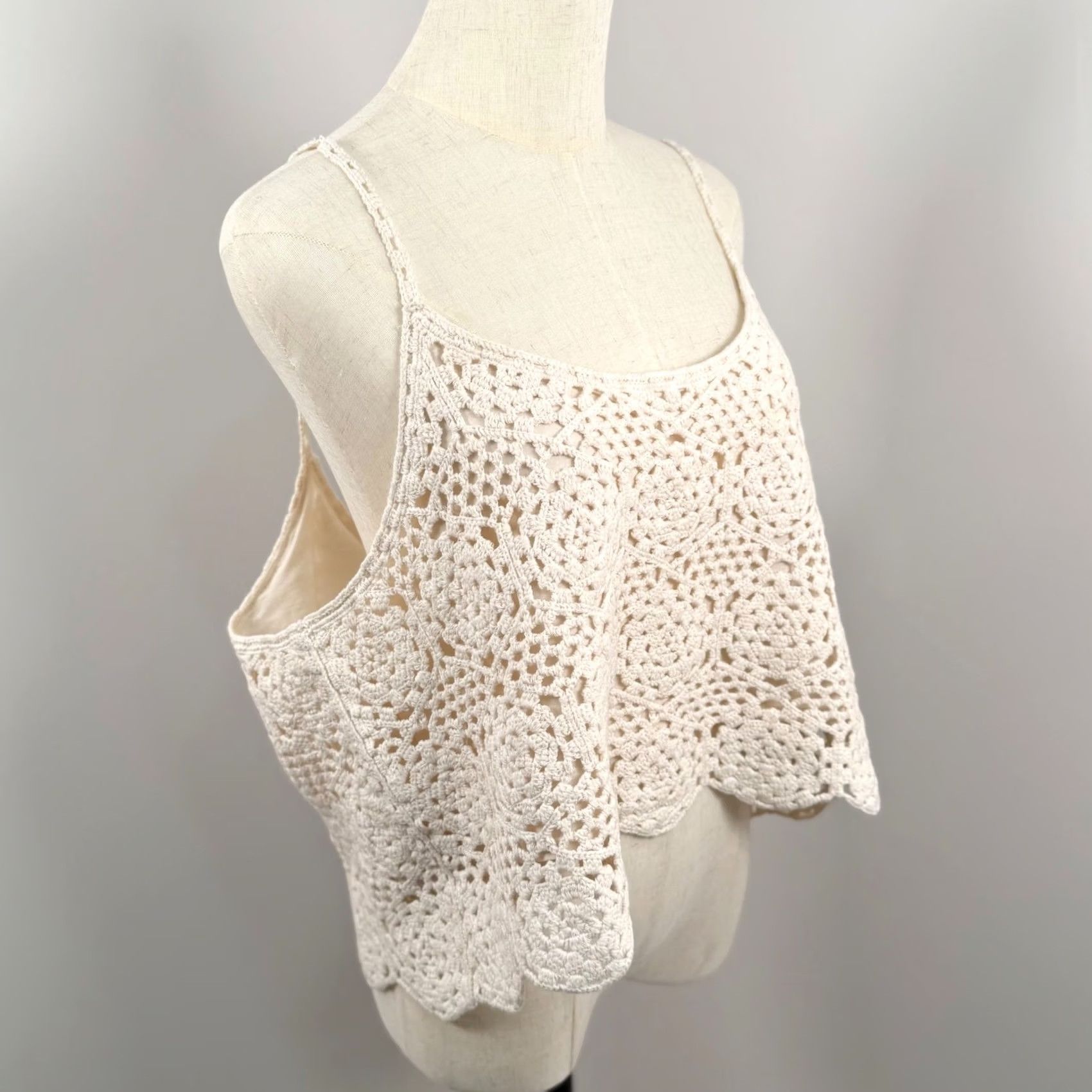 Vintage VINTAGE 70s Style Womens 2X Natural Crochet Cami Top Boho Scalloped Hem Festival Hippie Size XXL / US 16-18 / IT 52-54 - 4 Thumbnail