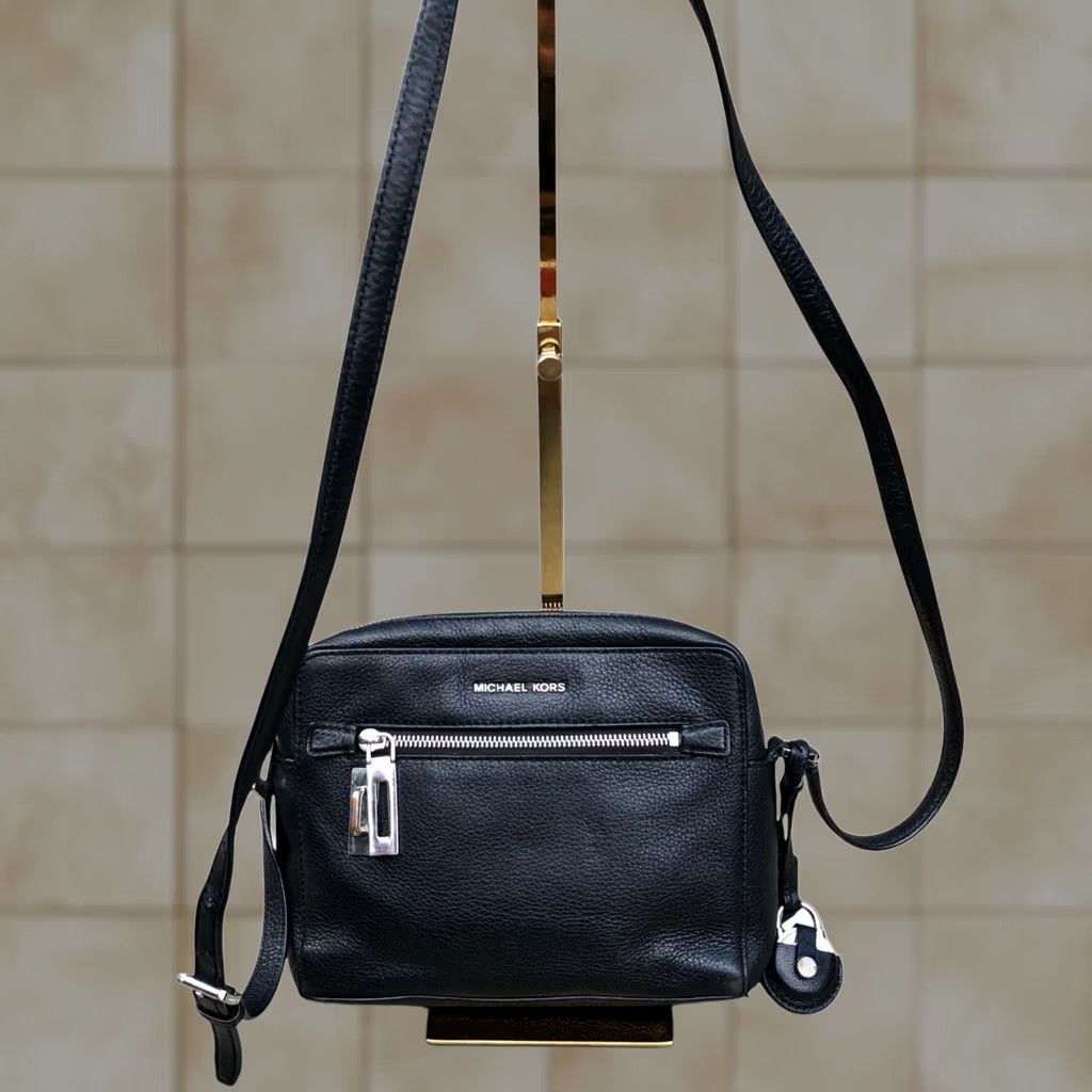 Michael Kors MICHAEL KORS Jet Set Crossbody Pebble Leather Purse Women's Black Zipper Small Bag | Jet Set Travel Size ONE SIZE - 1 Thumbnail