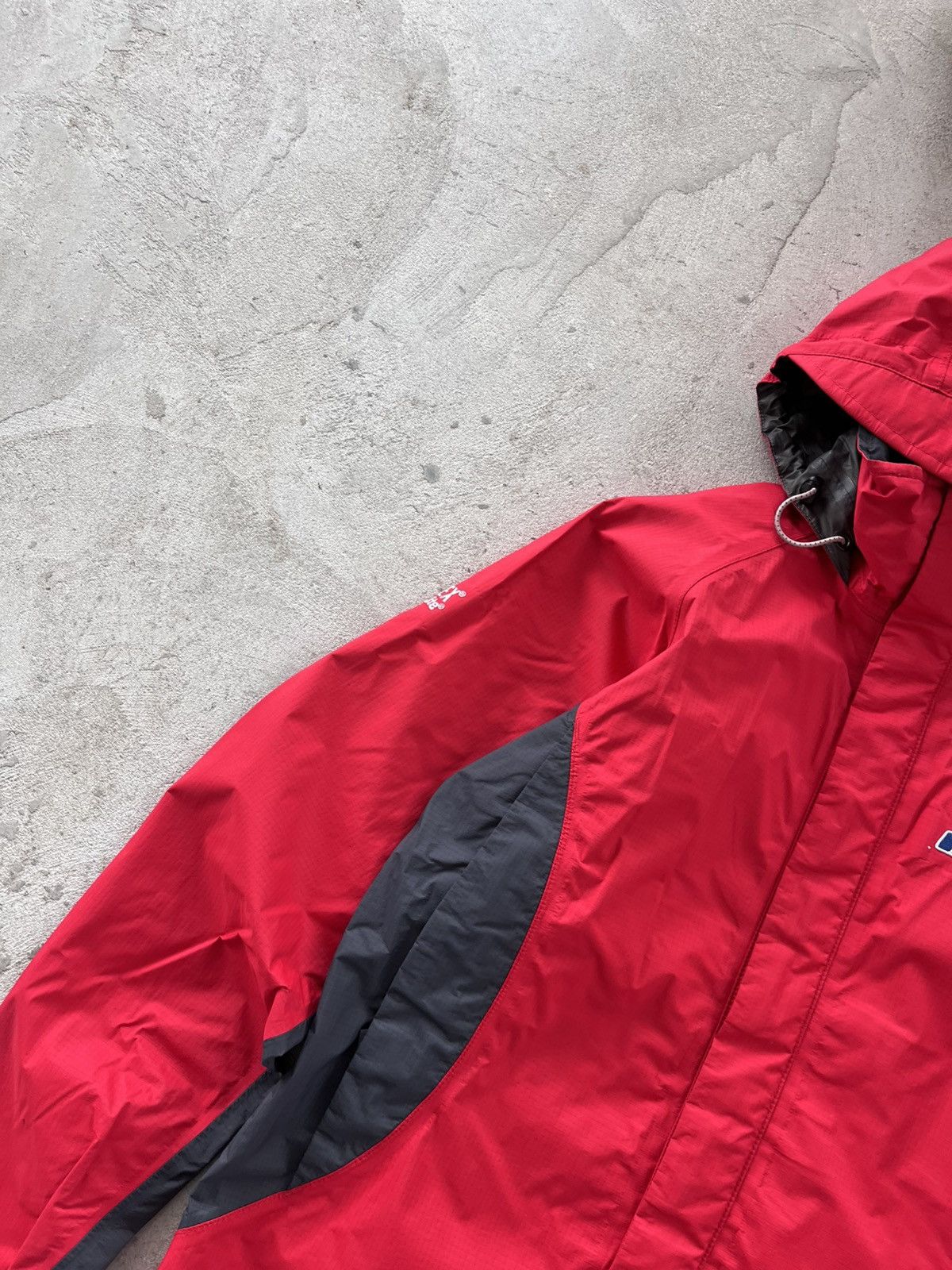 Berghaus Vintage Berghaus GoreTex PacLite Red windbreaker Jacket Y2K Size M / US 6-8 / IT 42-44 - 5 Thumbnail