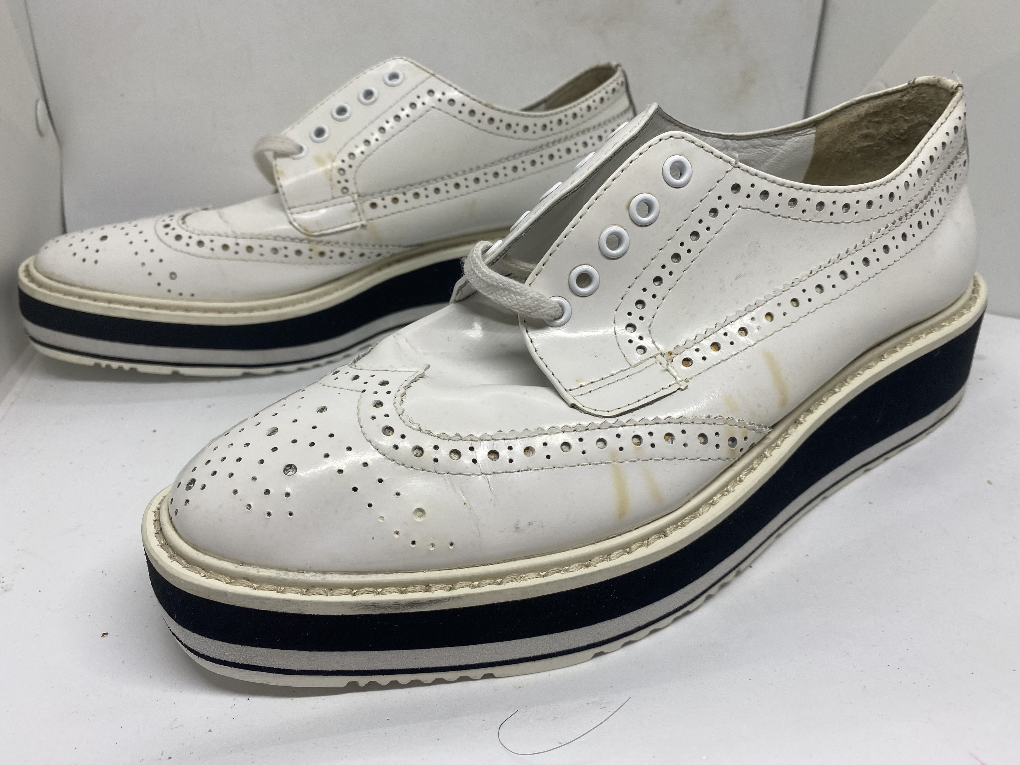 Prada Vintage prada white size 39 Size US 9 / EU 42 - 5 Thumbnail