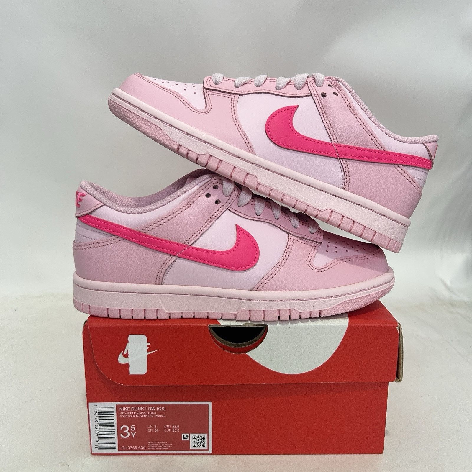 Nike Nike Dunk Low GS “Triple Pink/Pink Panther” Size US 5 / IT 35 - 1 Thumbnail