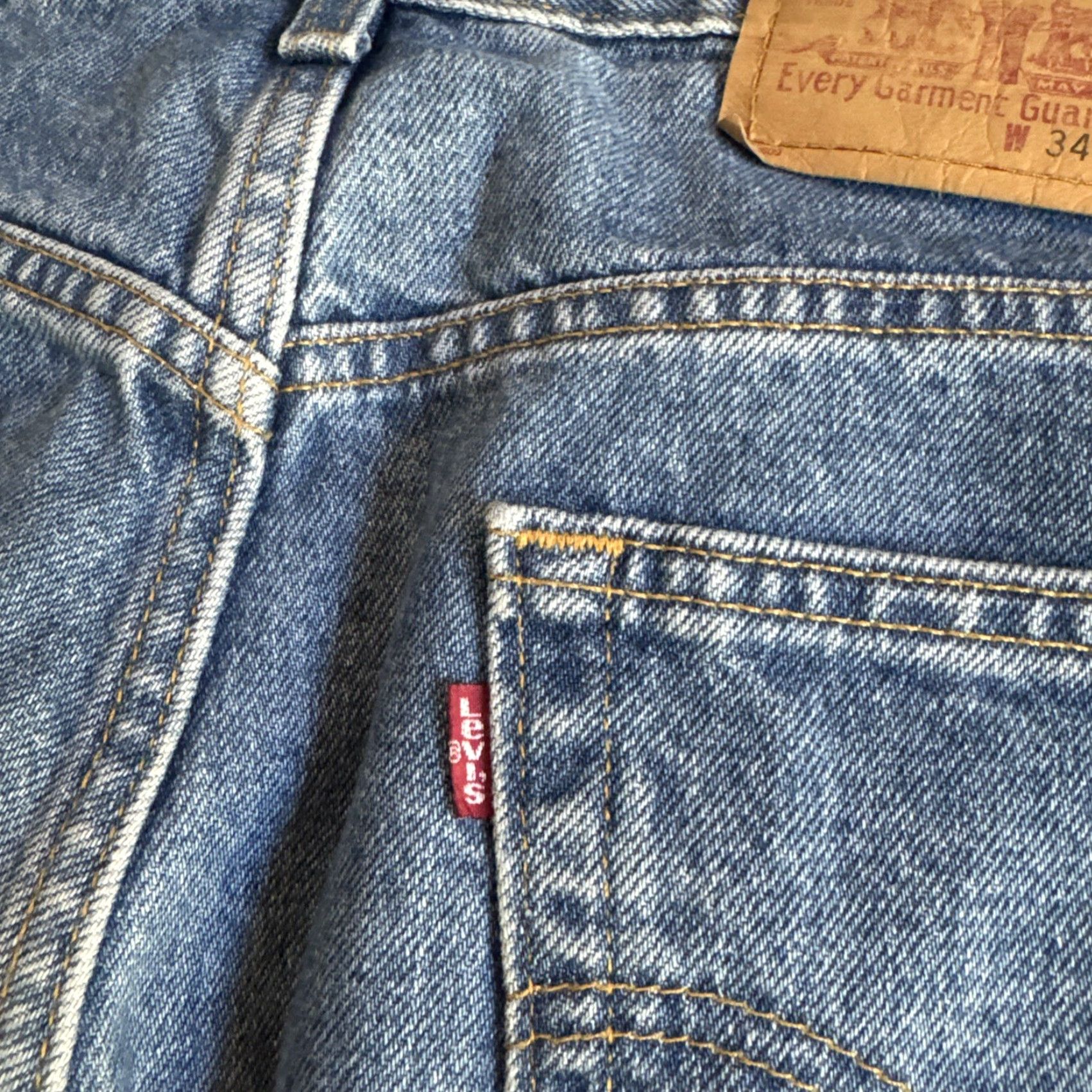 Levi's VINTAGE Levi’s 43901 Blue Denim Relaxed Fit Straight Jeans Men’s 33x33 34x34 Tag RARE Mens Size US 33 - 4 Thumbnail