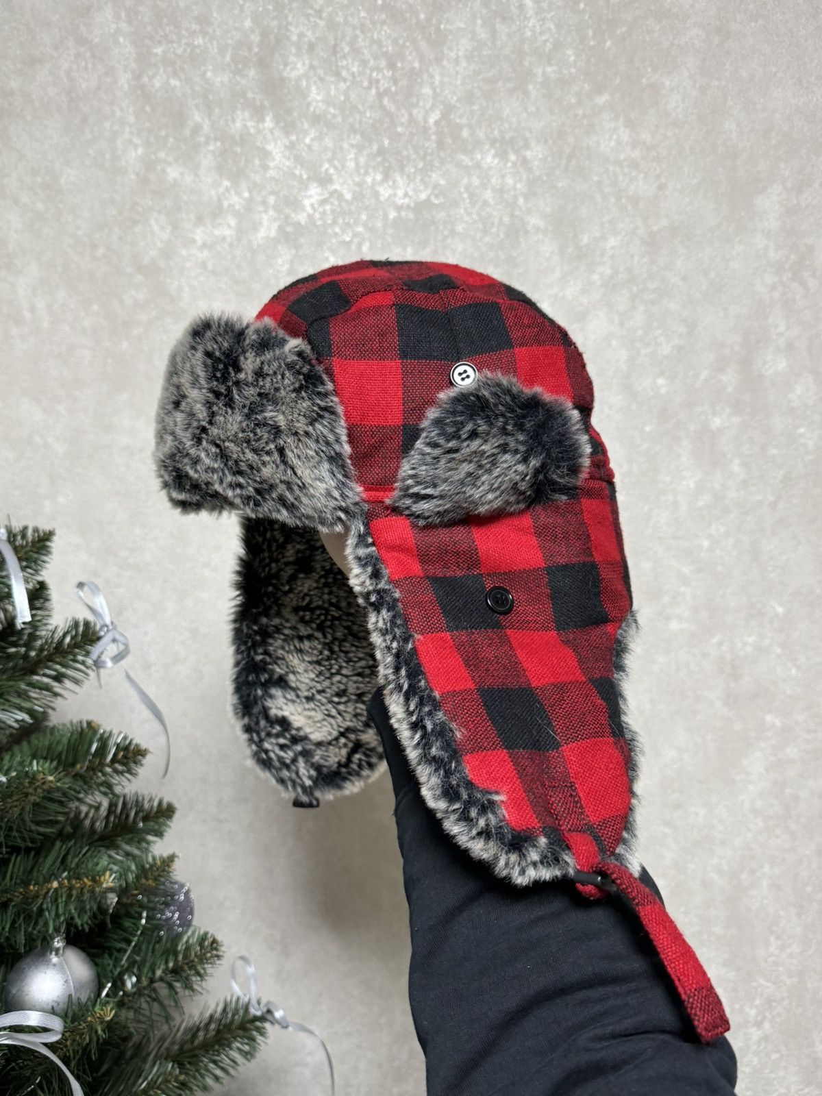 Other Vintage red/black fur Y2K hype fluffy ushanka hat punk Size ONE SIZE - 9 Thumbnail