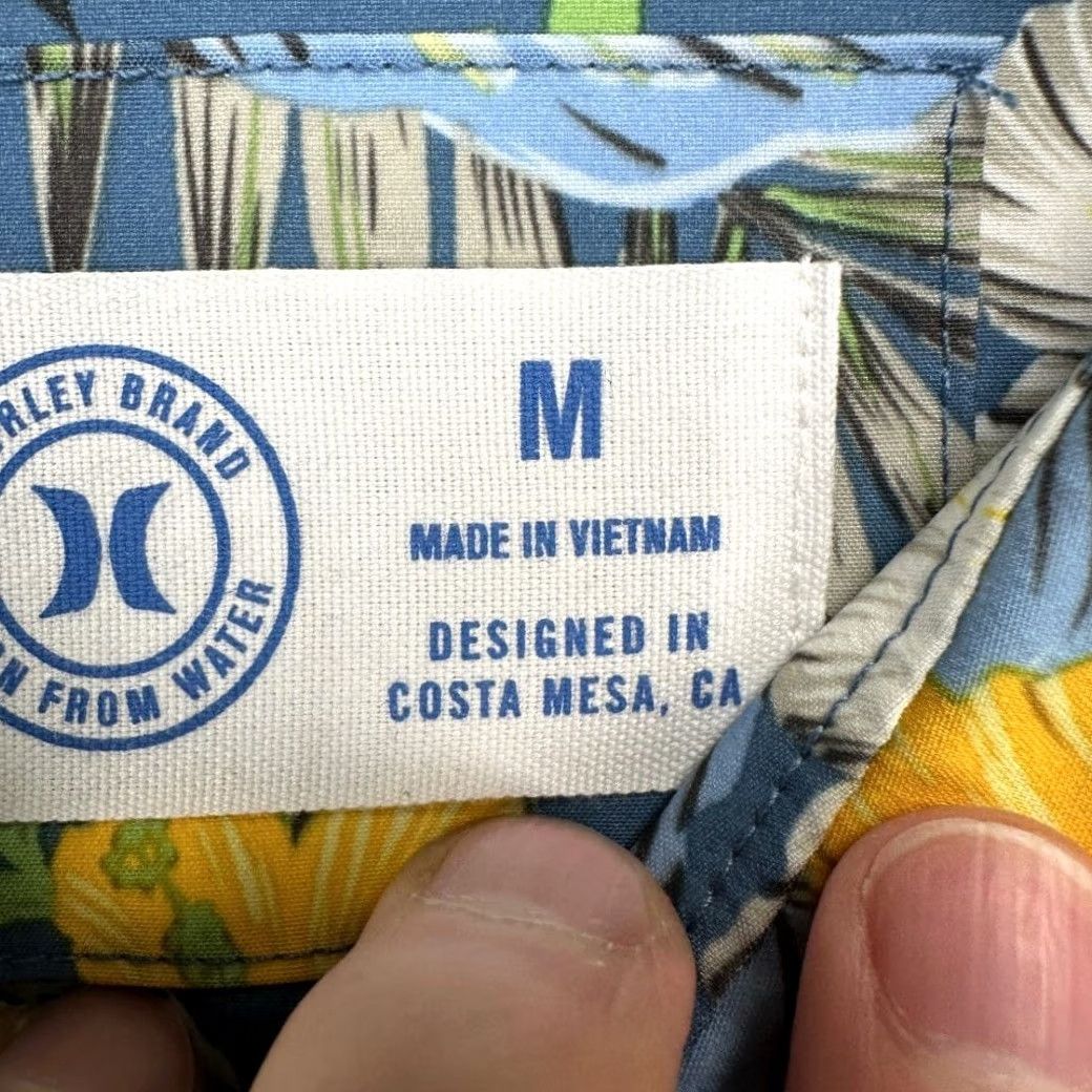 Hurley - Optimized for search - includes relevant keywords like "Hurley Button Up Shirt," "Men Medium," and "Pre-Owned Excellent. Size US M / EU 48-50 / 2 - 4 Thumbnail