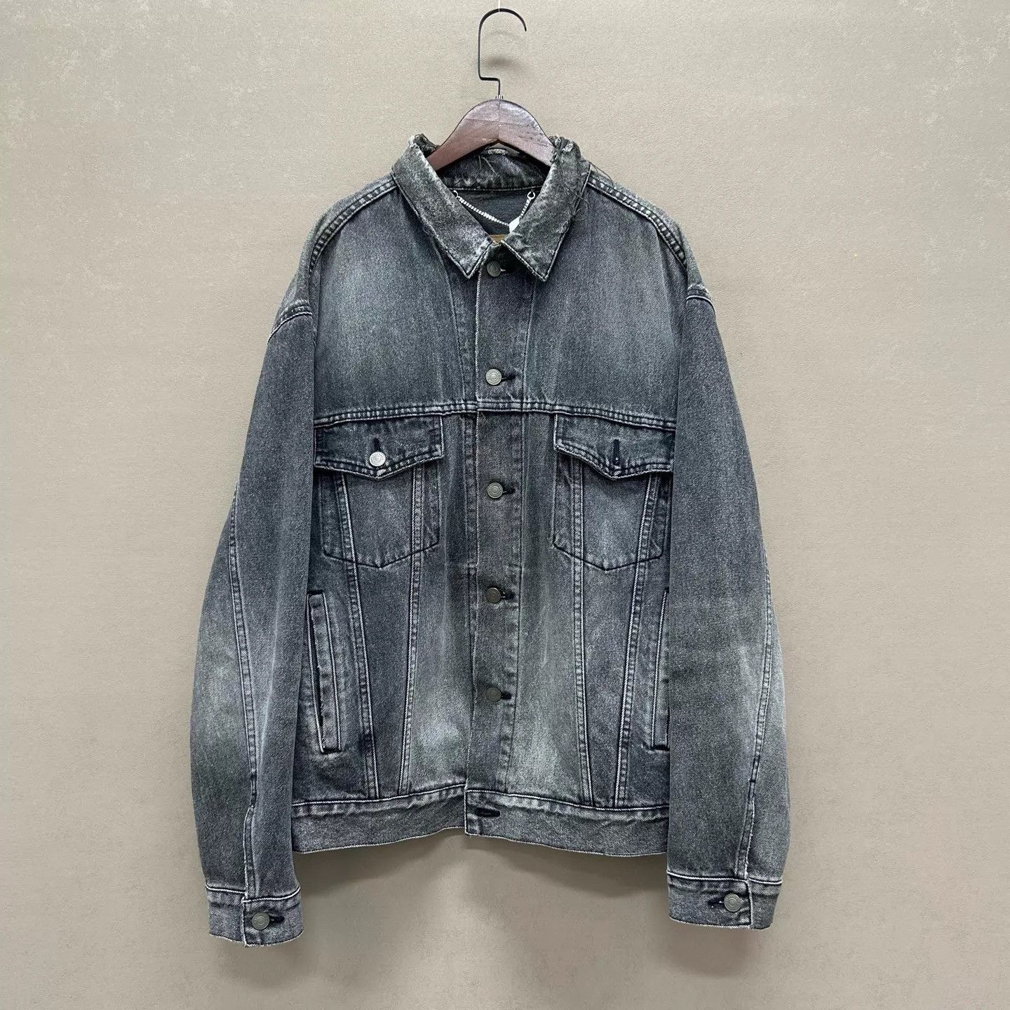 Balenciaga Balenciaga 99 new embossed back logo denim jacket women's 34 Size XXS / US 00 / IT 34 - 1 Thumbnail