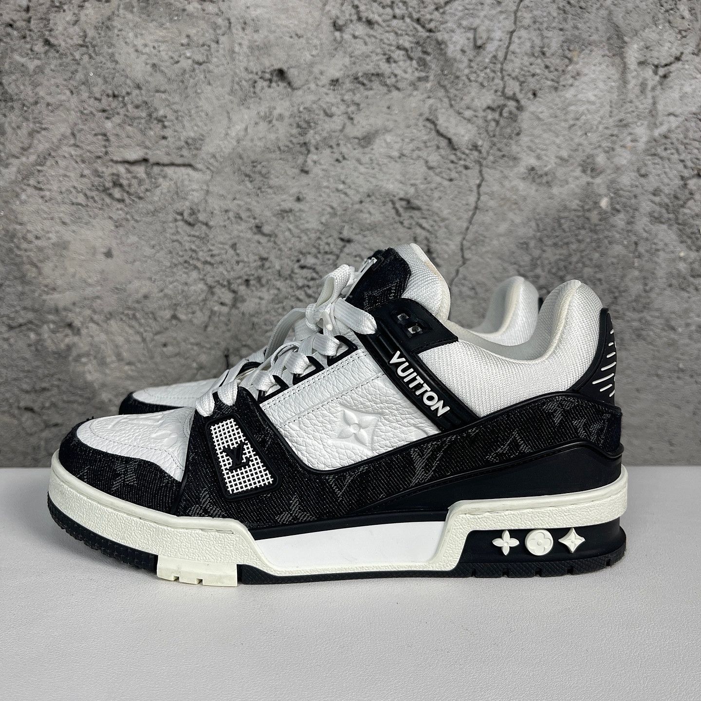 Louis Vuitton Louis Vuitton Monogram Trainer Low-Top Sneakers Size 5 Size US 5 / EU 37 - 1 Thumbnail