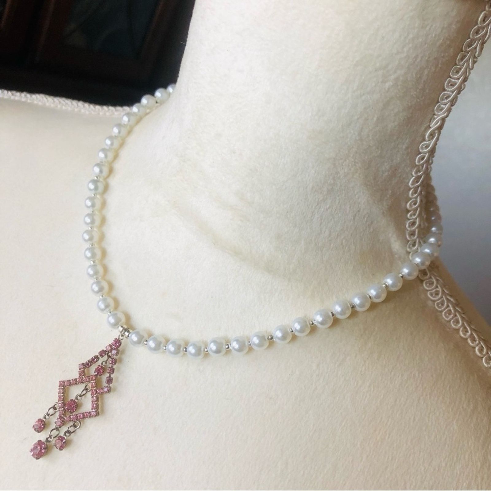Handmade Handcrafted repurpose elegant pink chandelier Pearl necklace Size ONE SIZE - 4 Thumbnail