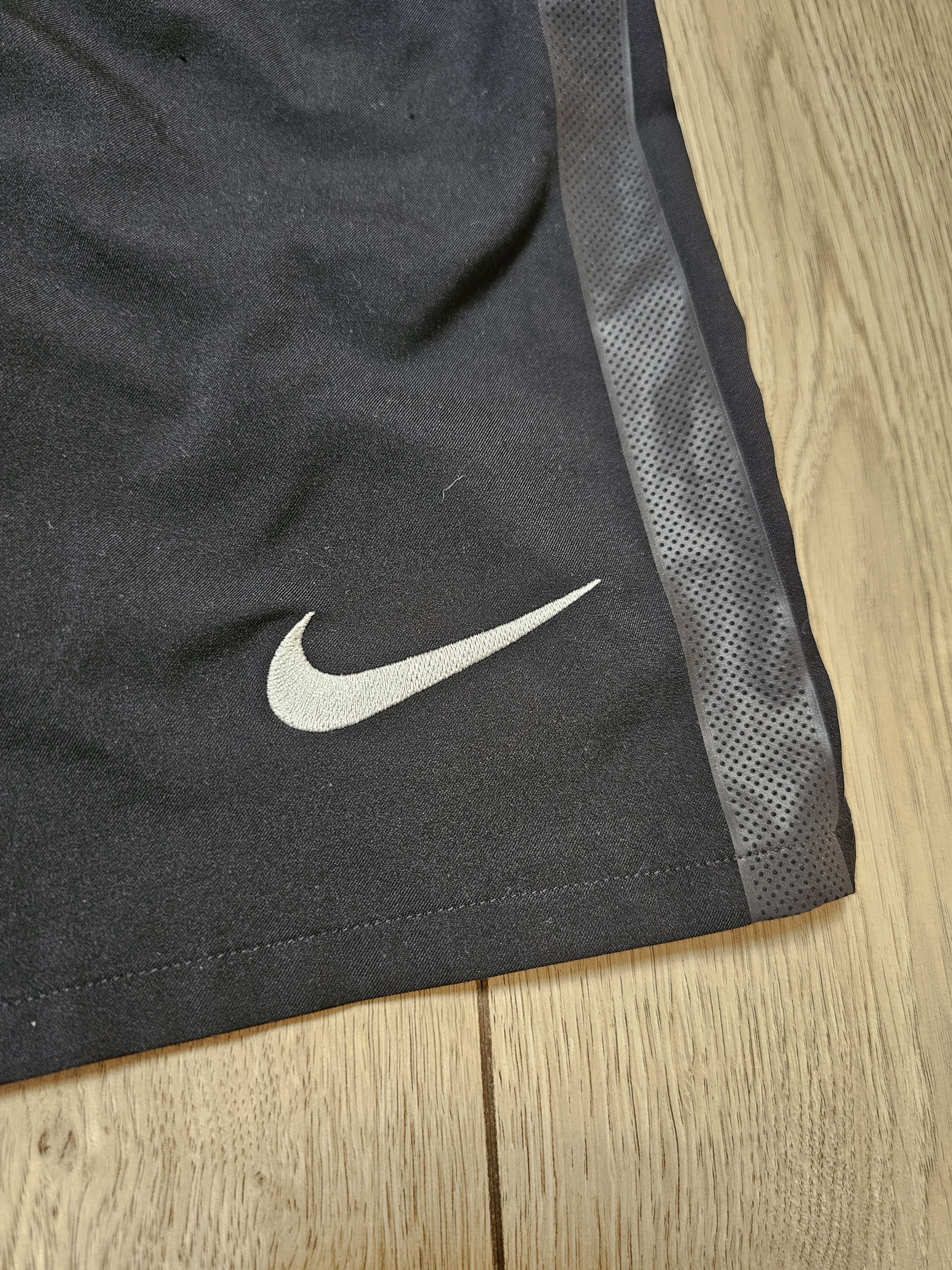 Nike JUVENTUS 2012 2013 AWAY FOOTBALL SHORTS SOCCER SHORTS Size US 30 / EU 46 - 4 Thumbnail