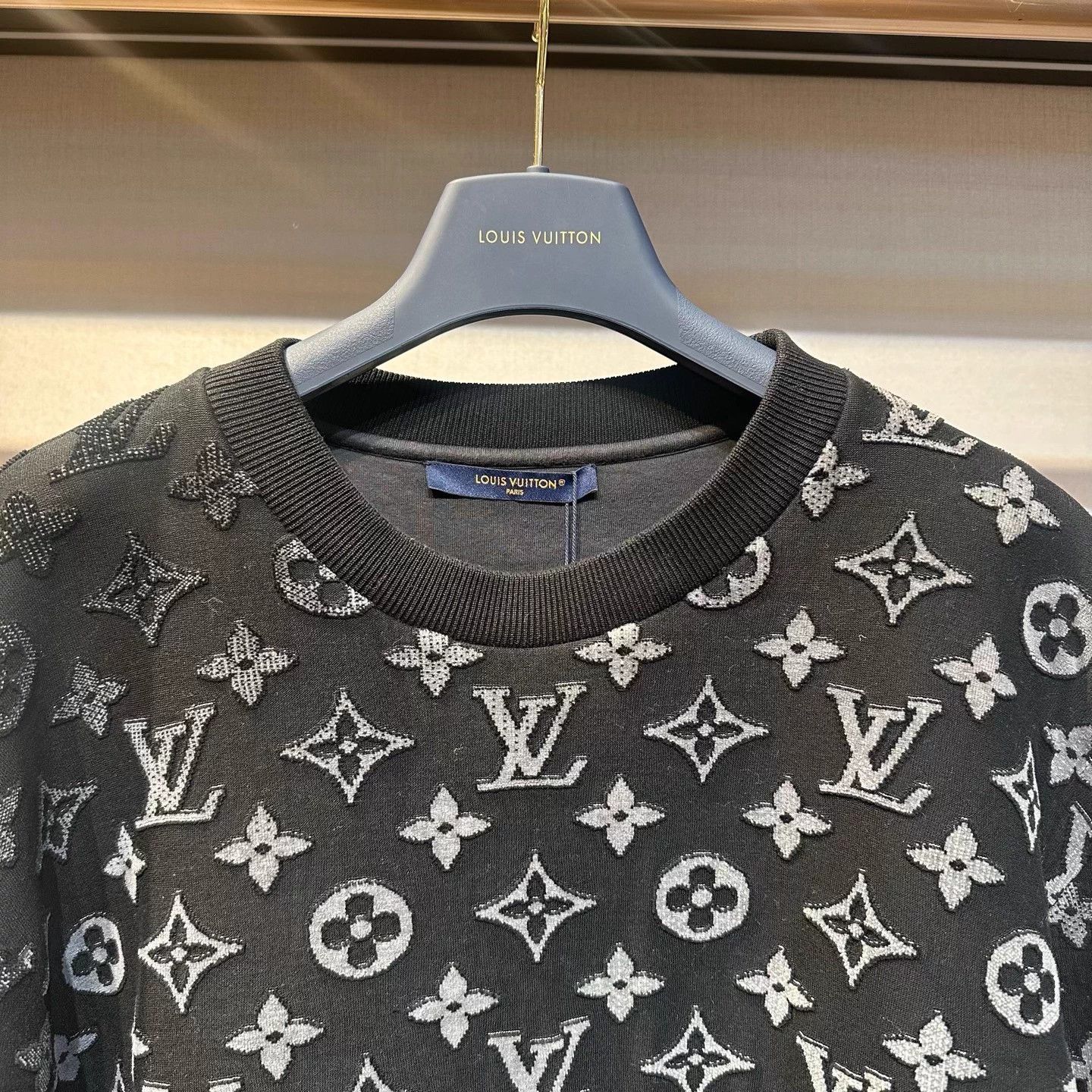 Louis Vuitton LV flocked gradient logo space LS sweatshirt L NWT Size US L / EU 52-54 / 3 - 2 Thumbnail