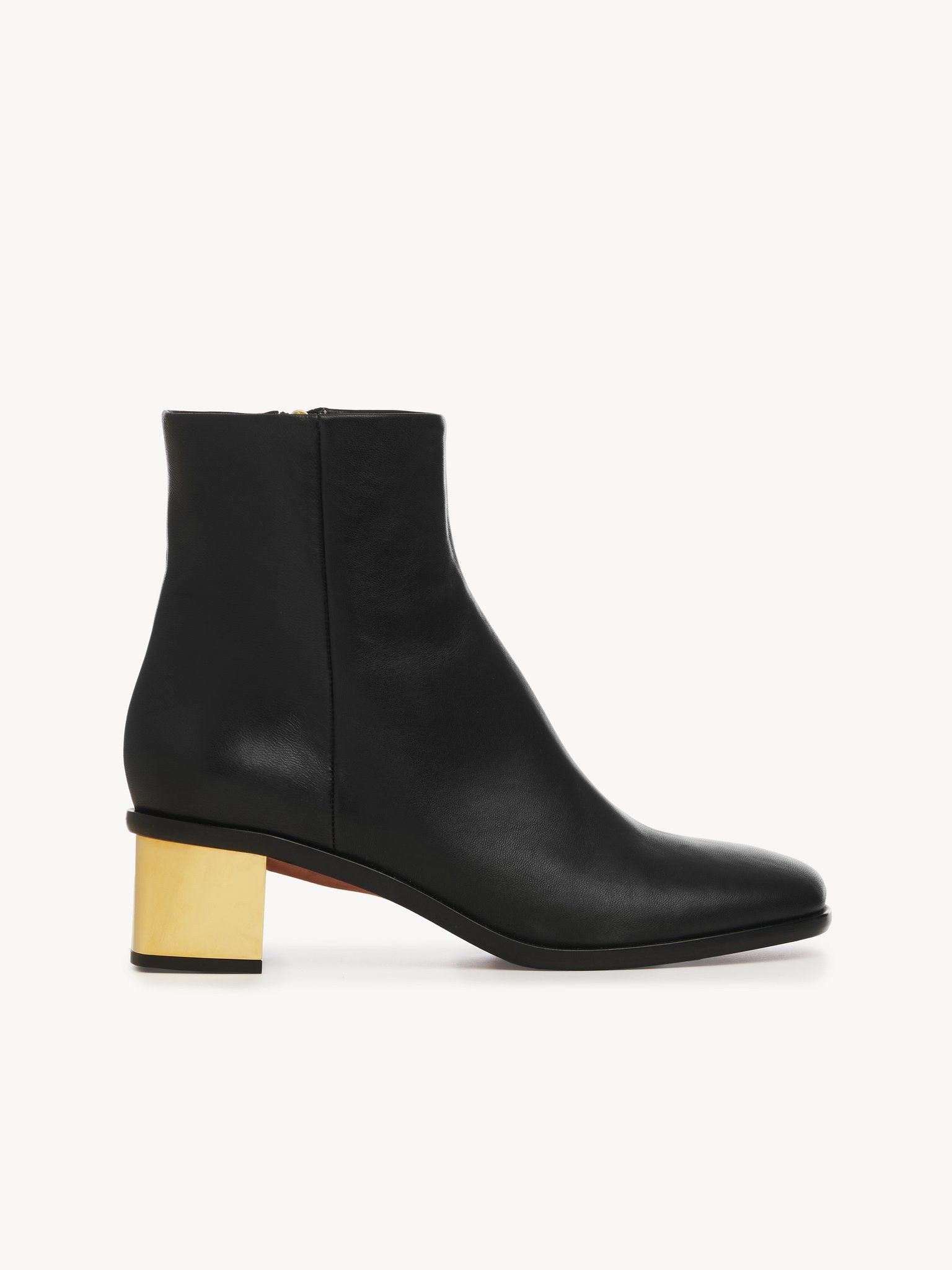 o1loc1c0325 CHC23 Rebecca Ankle Boots in Black