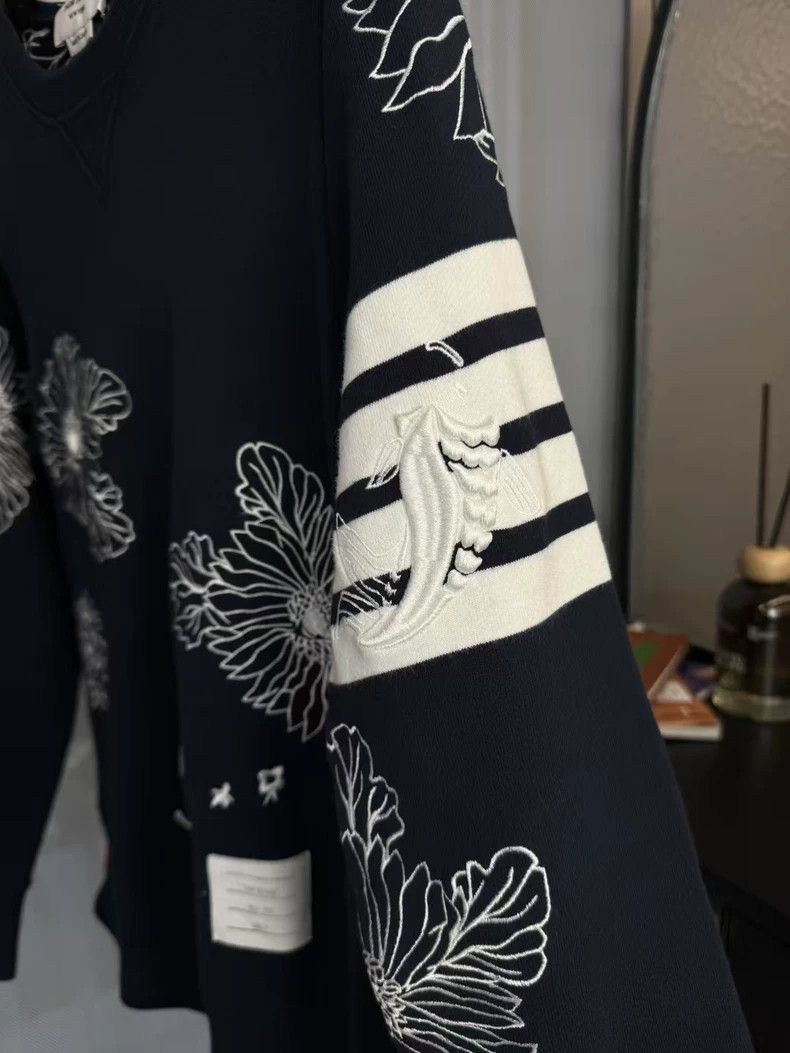 Thom Browne Thom browne Dark blue flower embroidered four-striped round Size US M / EU 48-50 / 2 - 4 Thumbnail