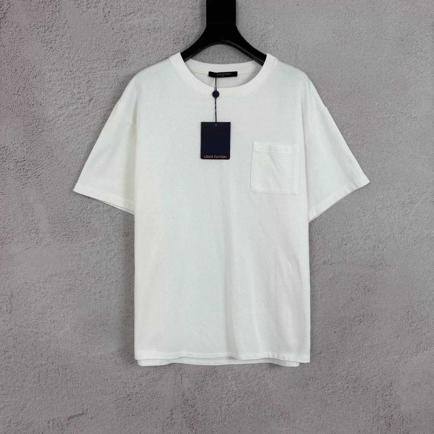 Louis Vuitton LV pocket subtle pattern solid color short tee XL Size US XL / EU 56 / 4 - 1 Thumbnail