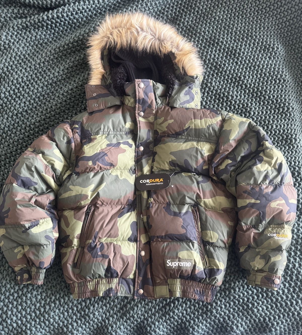 Supreme Supreme Face Mask 700 down fill jacket camo size small Size US S / EU 44-46 / 1 - 1 Thumbnail