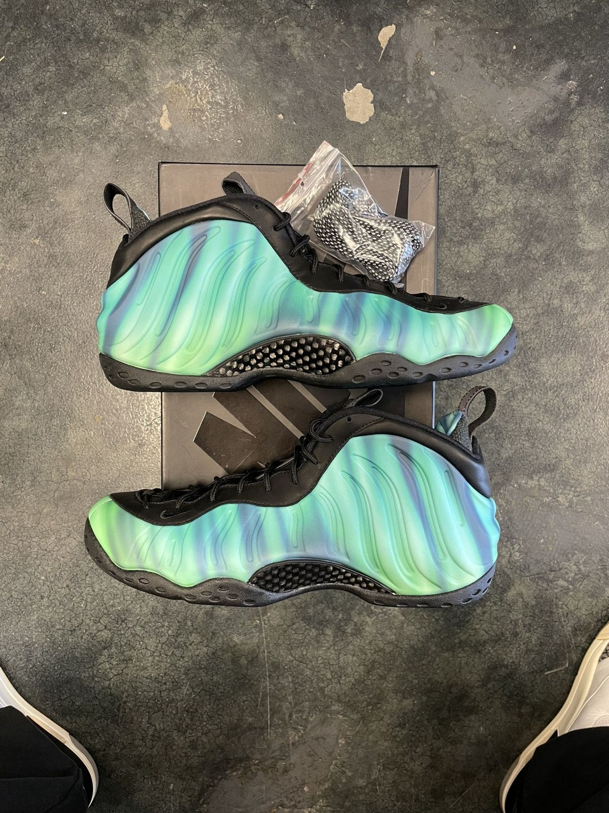 Nike Foamposite Northern Lights Size US 13 / EU 46 - 4 Thumbnail