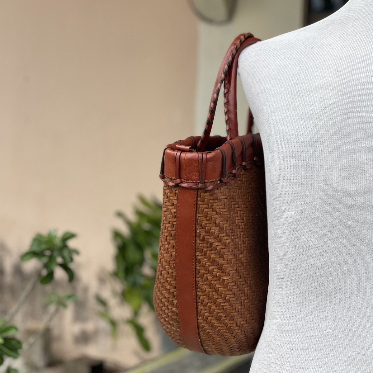 Leather × Vintage ❗️RARE ❗️Rattan Leather Woven Bucket Bag Size ONE SIZE - 7 Thumbnail
