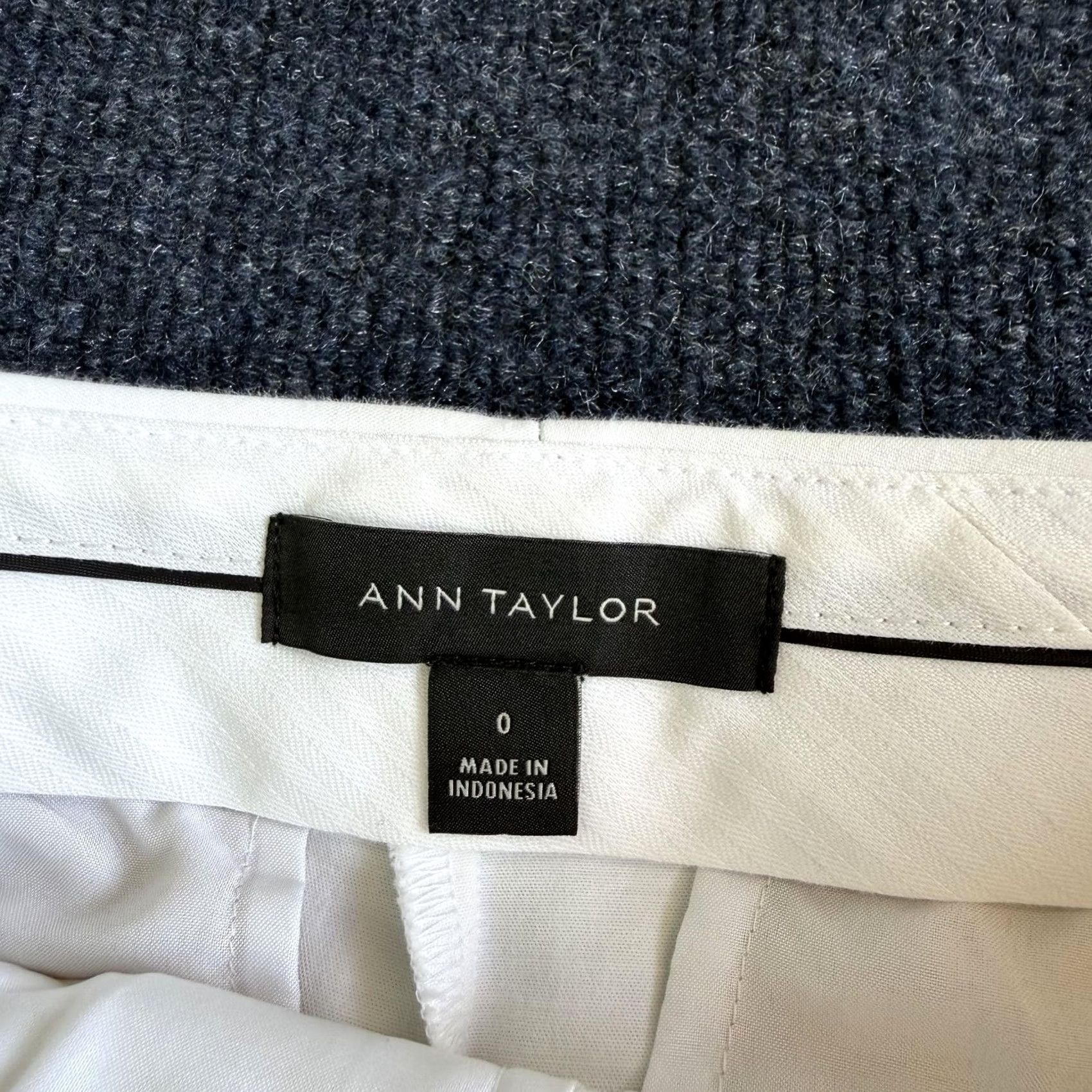 Ann Taylor Ann Taylor Pants Womens 0 White Twill Ankle Straight Slim Scallop Hem Career Size 25" / US 0 / IT 36 - 2 Thumbnail