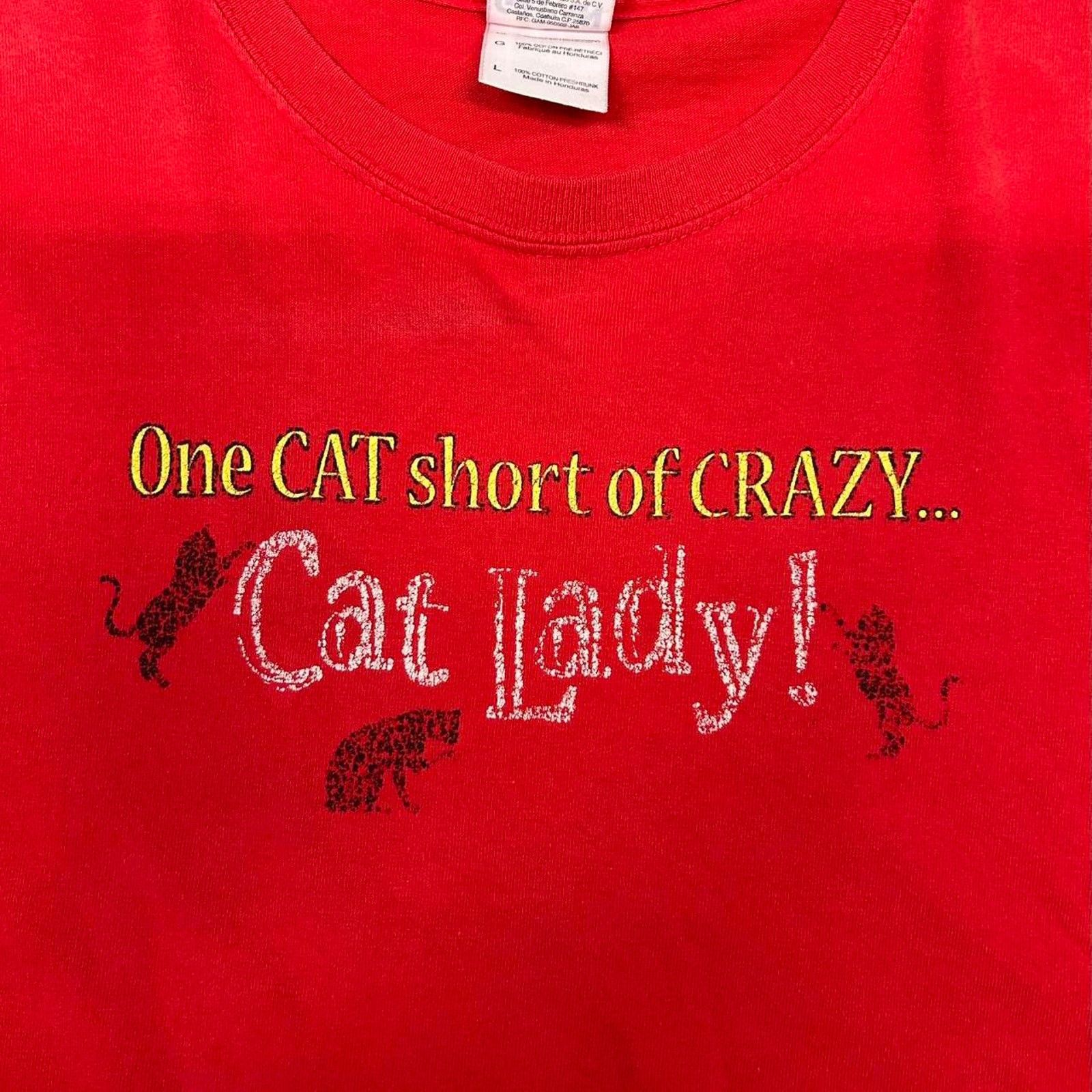 Gildan Y2K Red "One Cat Short Of Crazy" graphic tee Size L / US 10 / IT 46 - 2 Thumbnail