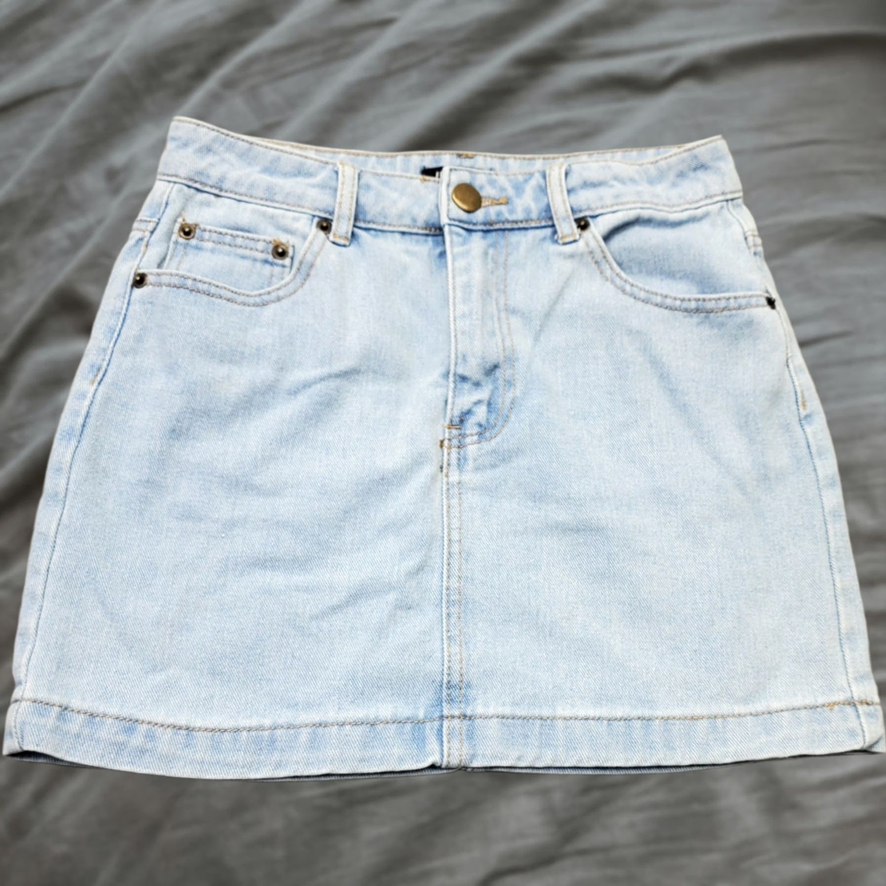 Forever 21 FOREVER 21 Mini Jean Skirt Womens Size S Blue Denim Stretch Light Wash 5-Pockets Short Skirt Size 28" / US 6 / IT 42 - 1 Thumbnail