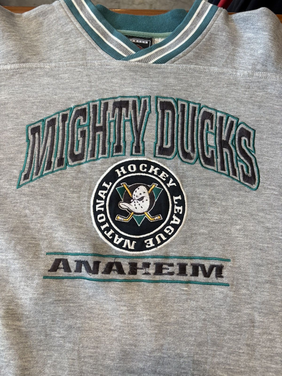 NHL Vintage 90 s Mighty Ducks NHL V-neck Sweatshirt Size US L / EU 52-54 / 3 - 6 Thumbnail
