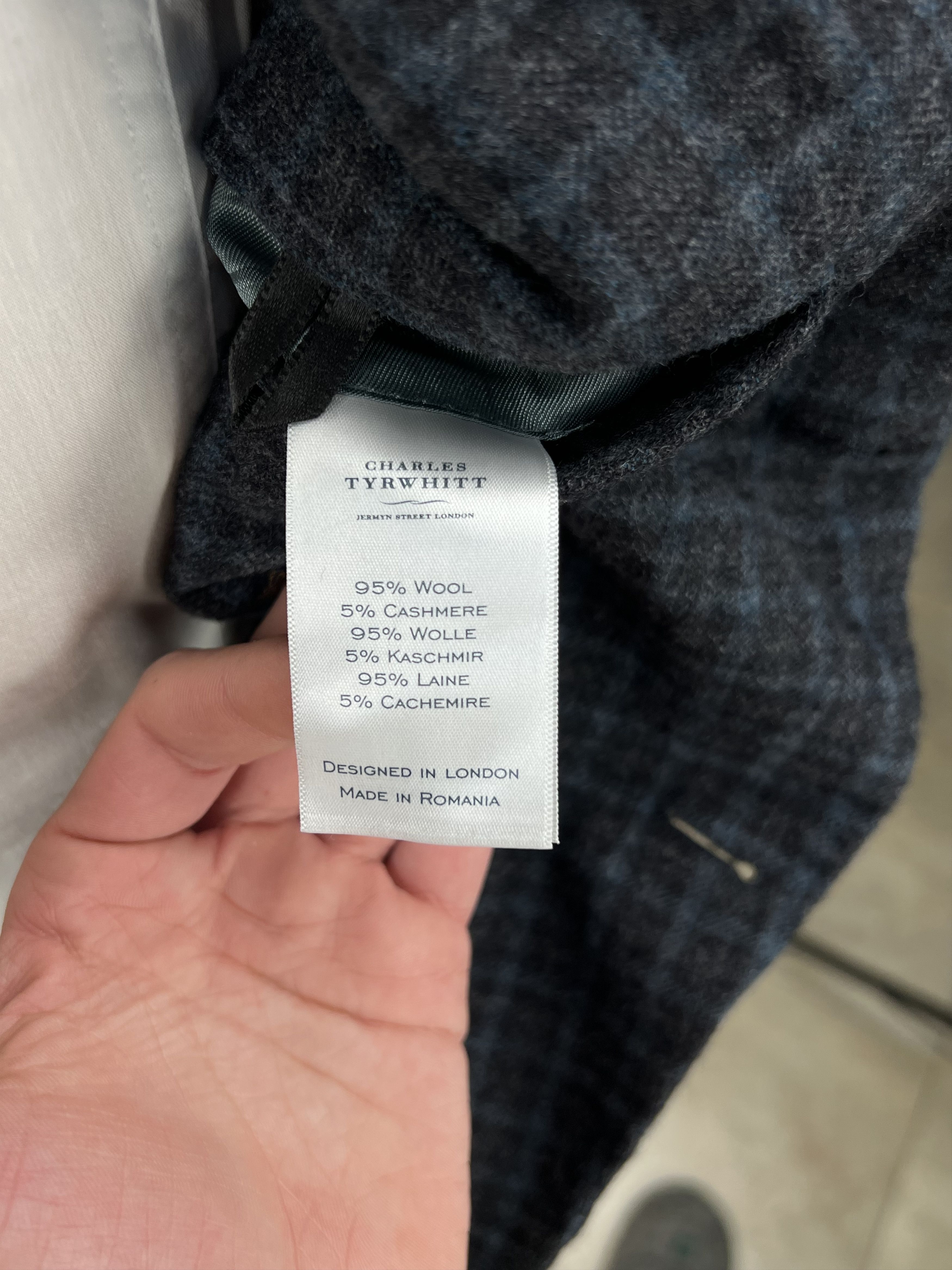 Charles Tyrwhitt Soft Italian Wool\Cashmere Slim Check Sport Coat Size 38R - 9 Thumbnail