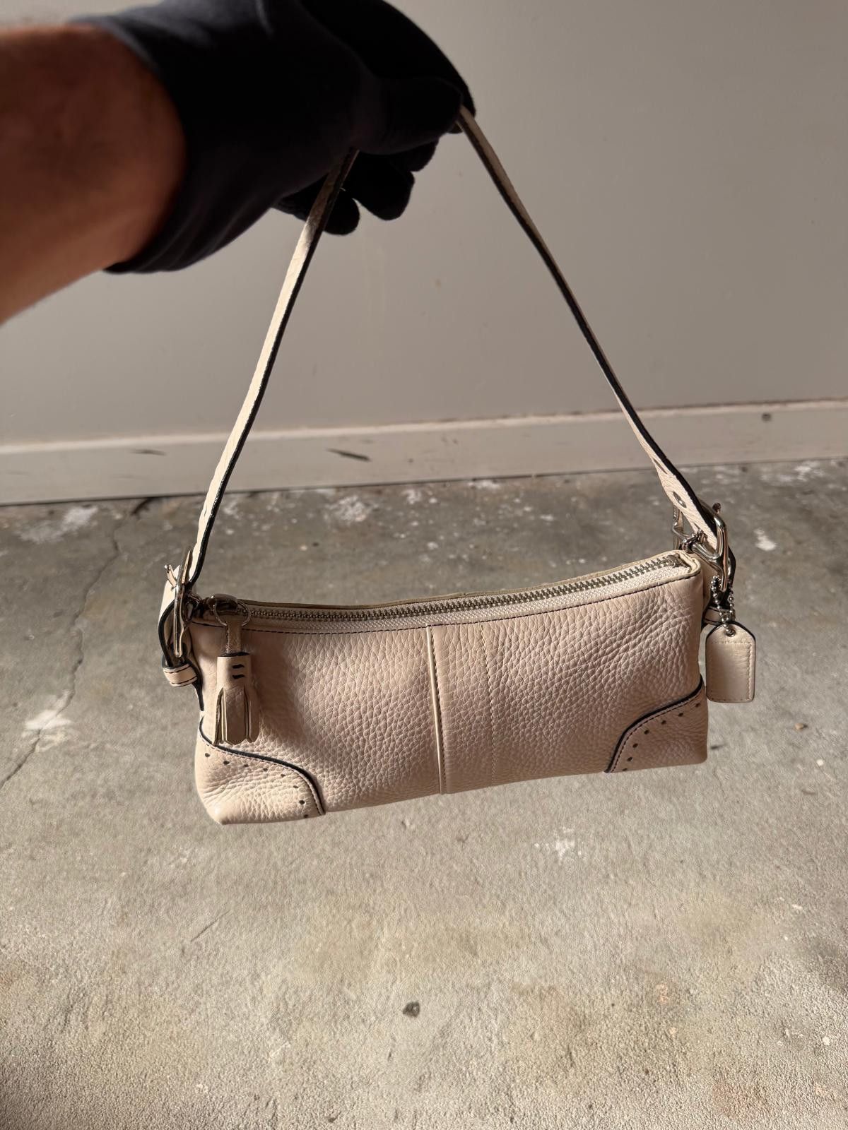 Coach Coach Signature Hampton Baguette Leather Shoulder Bag Cream Size ONE SIZE - 4 Thumbnail
