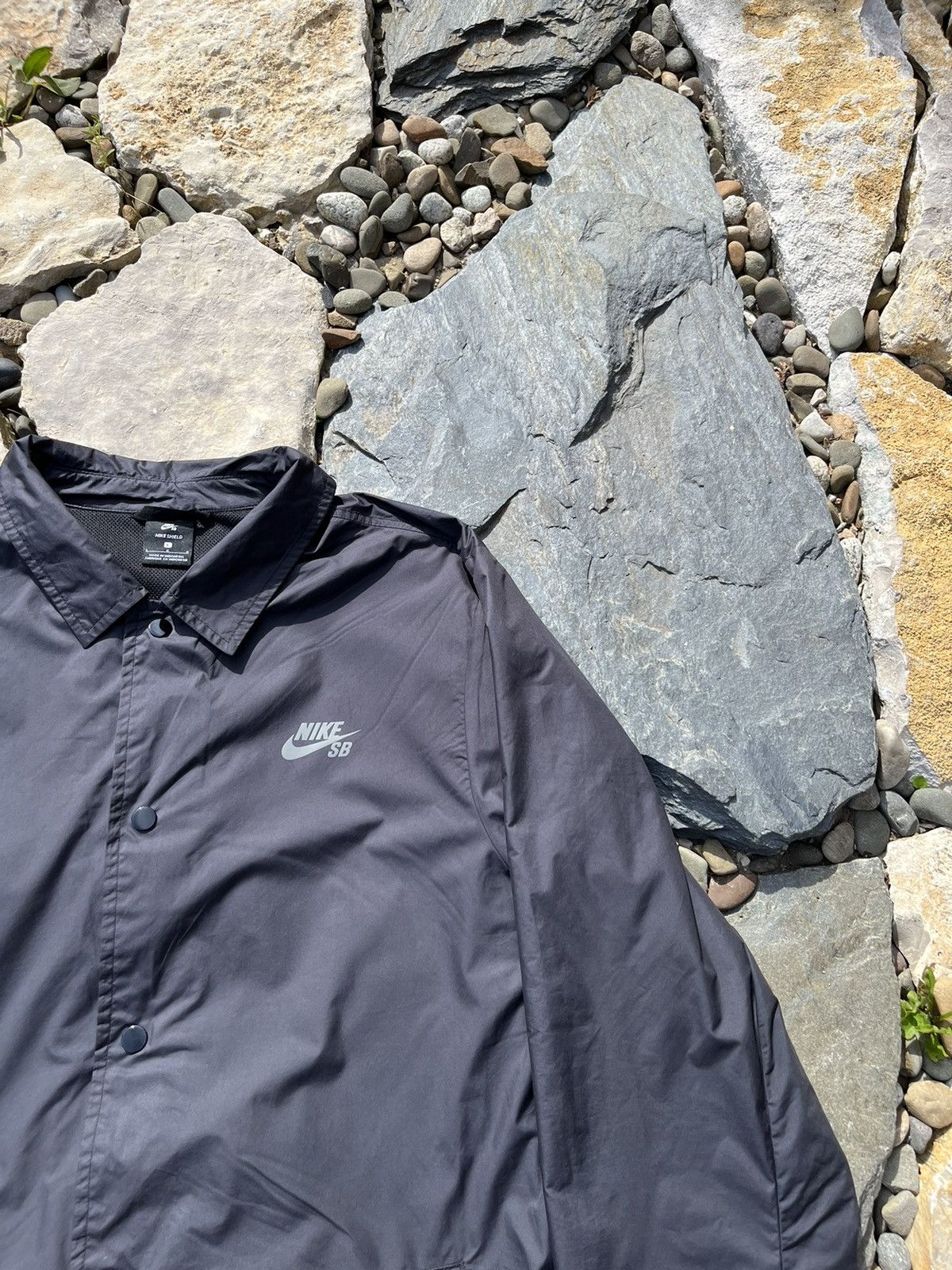 Nike Nike sb shield windbreaker jacket skateboard chest logo y2k Size US L / EU 52-54 / 3 - 2 Thumbnail