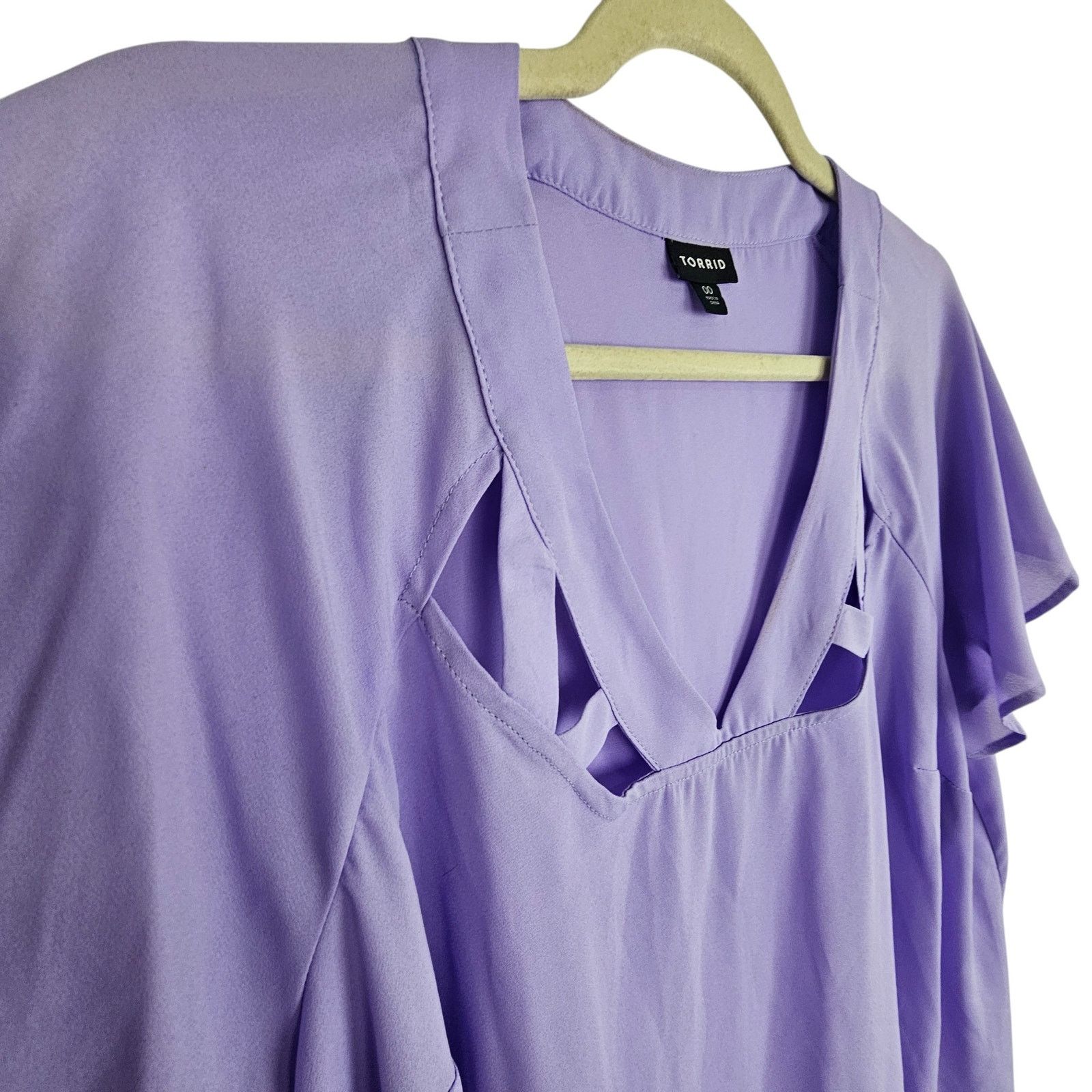 Torrid Torrid Womens Cut Out Flutter Sleeve V-Neck Top 00X Career Size XXS / US 00 / IT 34 - 6 Thumbnail