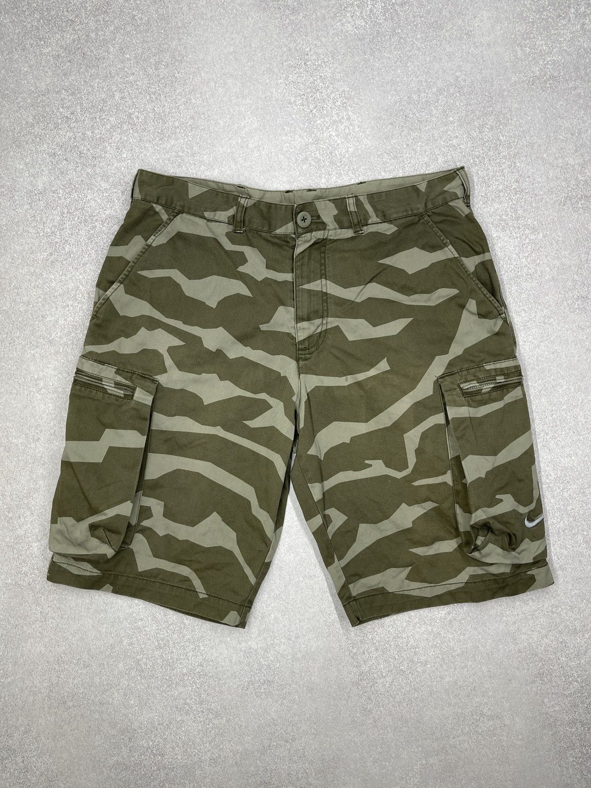 Nike Vintage Nike Military Cargo Shorts Camo Y2K ACG TECH Size M Size US 32 / EU 48 - 2 Thumbnail