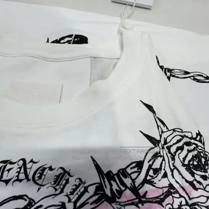 Givenchy Givenchy FW21 Gothic Print Loose Short-Sleeve T-Shirt. Size US S / EU 44-46 / 1 - 8 Thumbnail