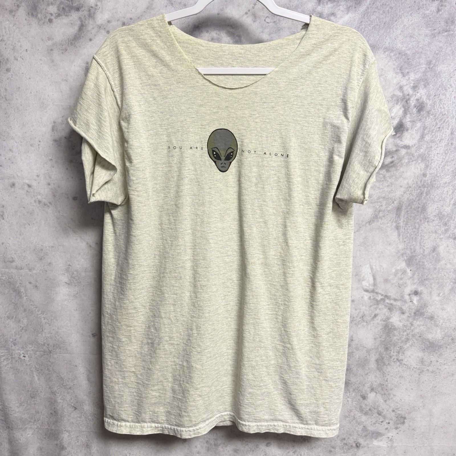 Vintage Vintage You Are Not Alone Aliens T Shirt Mens Gray Cropped Size US M / EU 48-50 / 2 - 3 Thumbnail