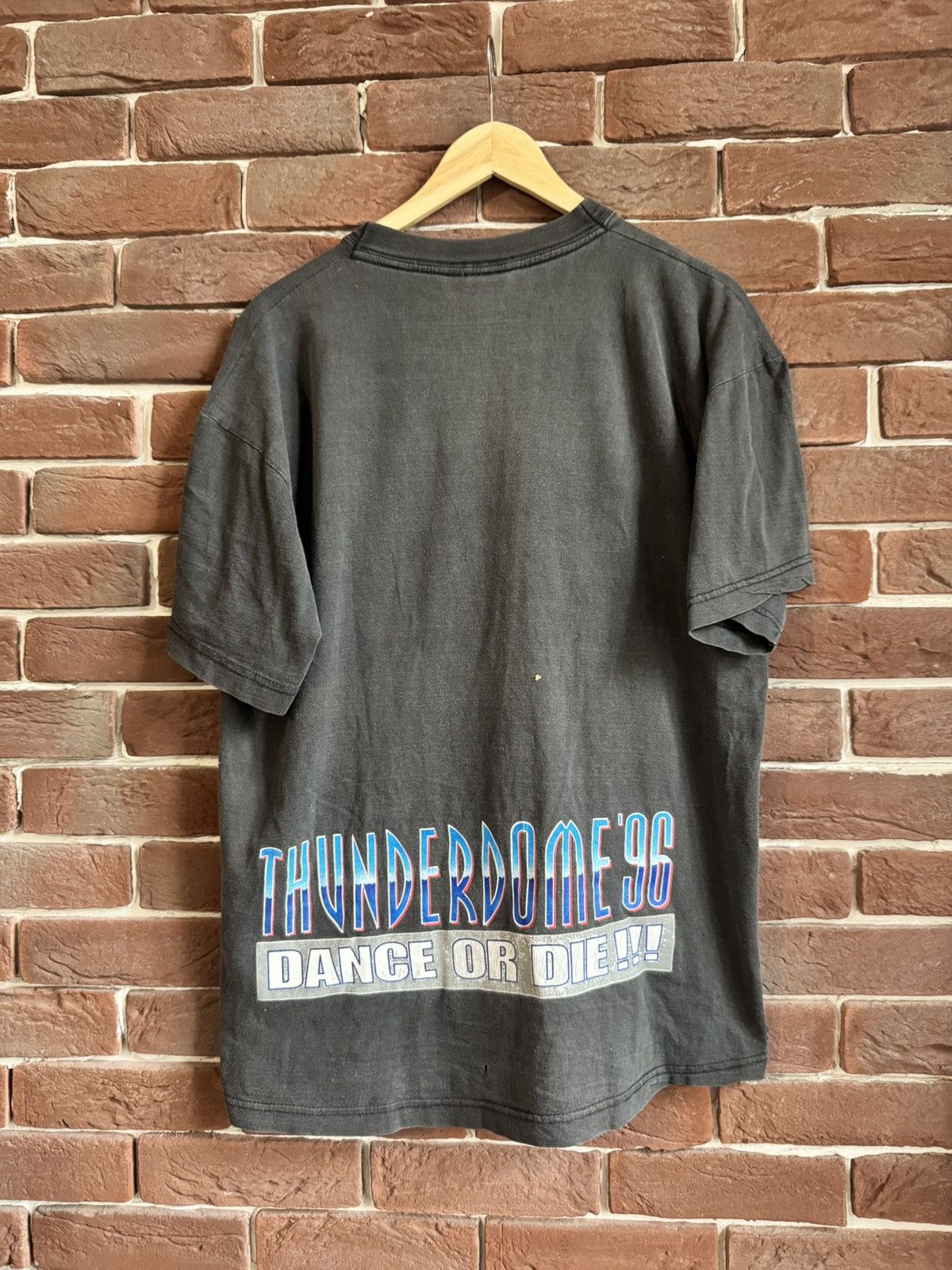 Band Tees Rare Vintage 1996 Thunderdome Dance Die Gabber Band Tshirt Size US XL / EU 56 / 4 - 2 Thumbnail