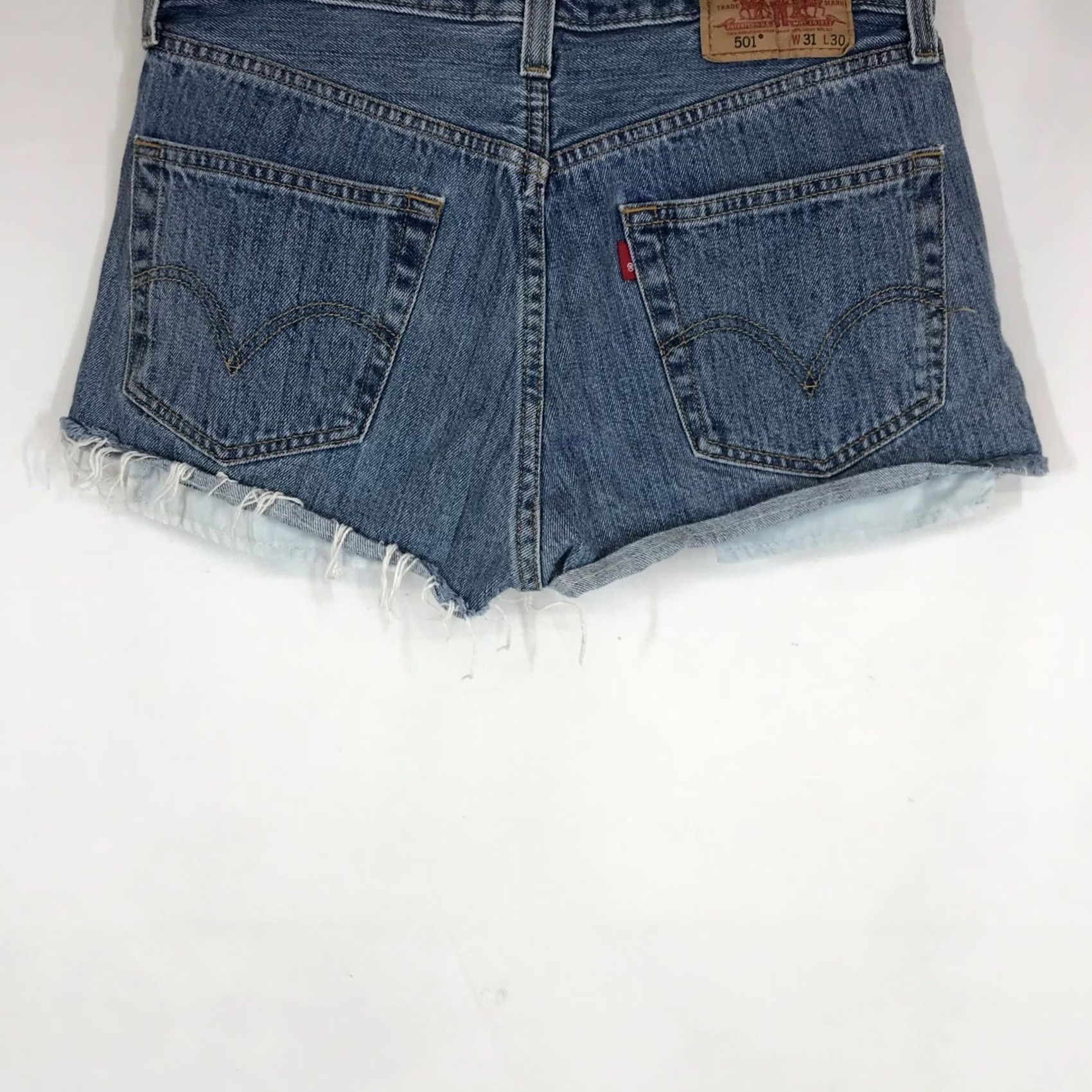 Levi's Levi's 501 Cutoff Denim Shorts Medium Wash Blue Button Fly 31 Womens Regular 2in Inseam Casual Bohemian 90s Vintage Not N/A Size 24" / US 00 / IT 34 - 6 Thumbnail